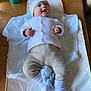 Séréna participe au concours pour gagner de l'argent avec cette photo : baby, infant, hat, knitwear, white_clothing, lying_down, changing_pad, wooden_table, baby_booties, blue_eyes, curious_expression, indoor, soft_lighting, blanket, baby_care, newborn, child, cute, small_hands, comfortable