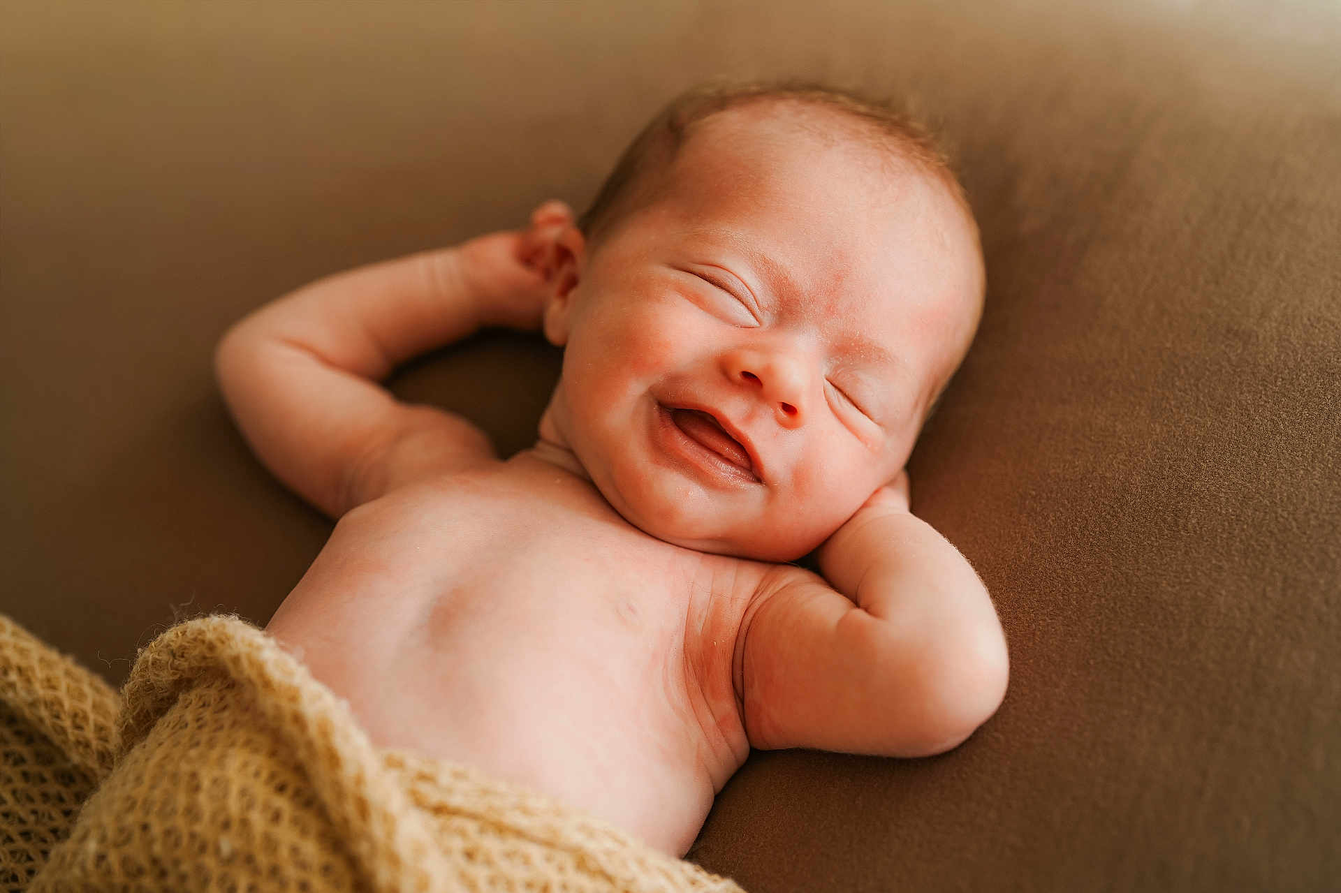 Séréna a rejoint le concours — aidez-le/la à gagner de superbes lots ! newborn, baby, smiling, sleeping, infant, blanket, skin, arm, head, face, peaceful, lying_down, resting, cute, soft_texture, cozy, warm, expression, indoors, portrait