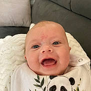 Séréna participe au concours pour gagner de l'argent avec cette photo : baby, smiling, happy, infant, face, panda, clothing, blanket, couch, pillow, indoor, portrait, cute, young_child, apparel, expression, eyes, mouth, head, comfort