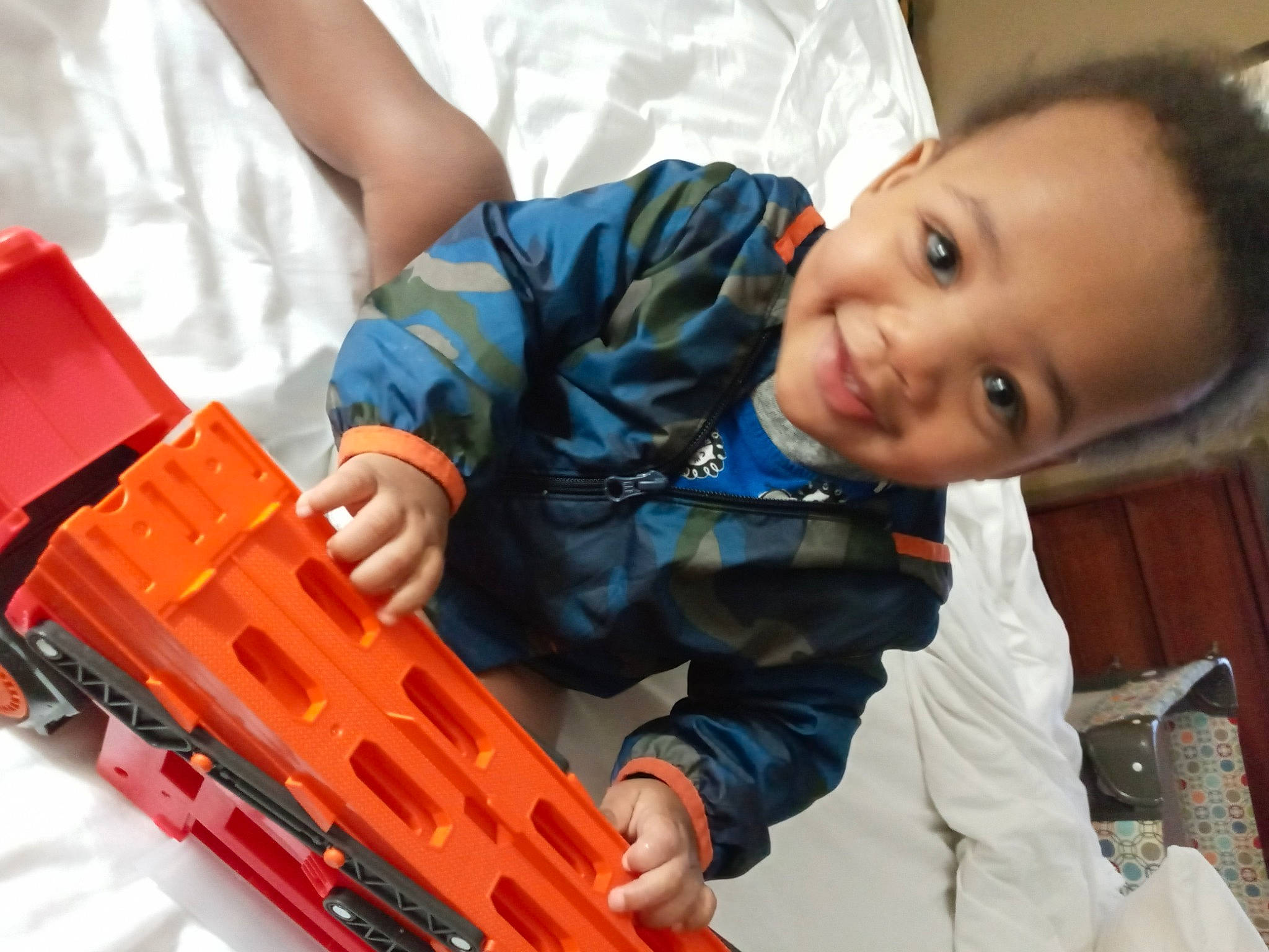 Honor joined the competition — help win amazing prizes! arm, baby, baby_toddler_clothing, child, comfort, electric_blue, fun, happy, head, jacket, joy, machine, outerwear, people, person, plastic, product, sitting, sleeve, smile