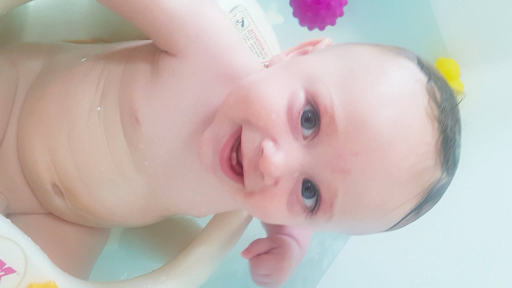 Malonn participe au concours pour gagner de l'argent avec cette photo : baby, bathing, beauty, cheek, child, chin, eye, eyebrow, eyelash, face, forehead, head, joy, lip, mouth, nose, person, pink, product, skin