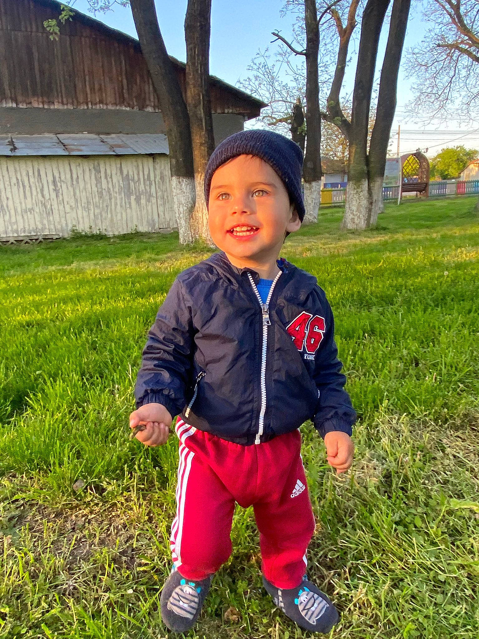 Fabian a rejoint le concours — aidez-le/la à gagner de superbes lots ! baby, baby_toddler_clothing, child, electric_blue, fun, grass, grassland, happy, hat, headwear, joy, lawn, leaf, leisure, people_in_nature, person, plant, recreation, sky, smile