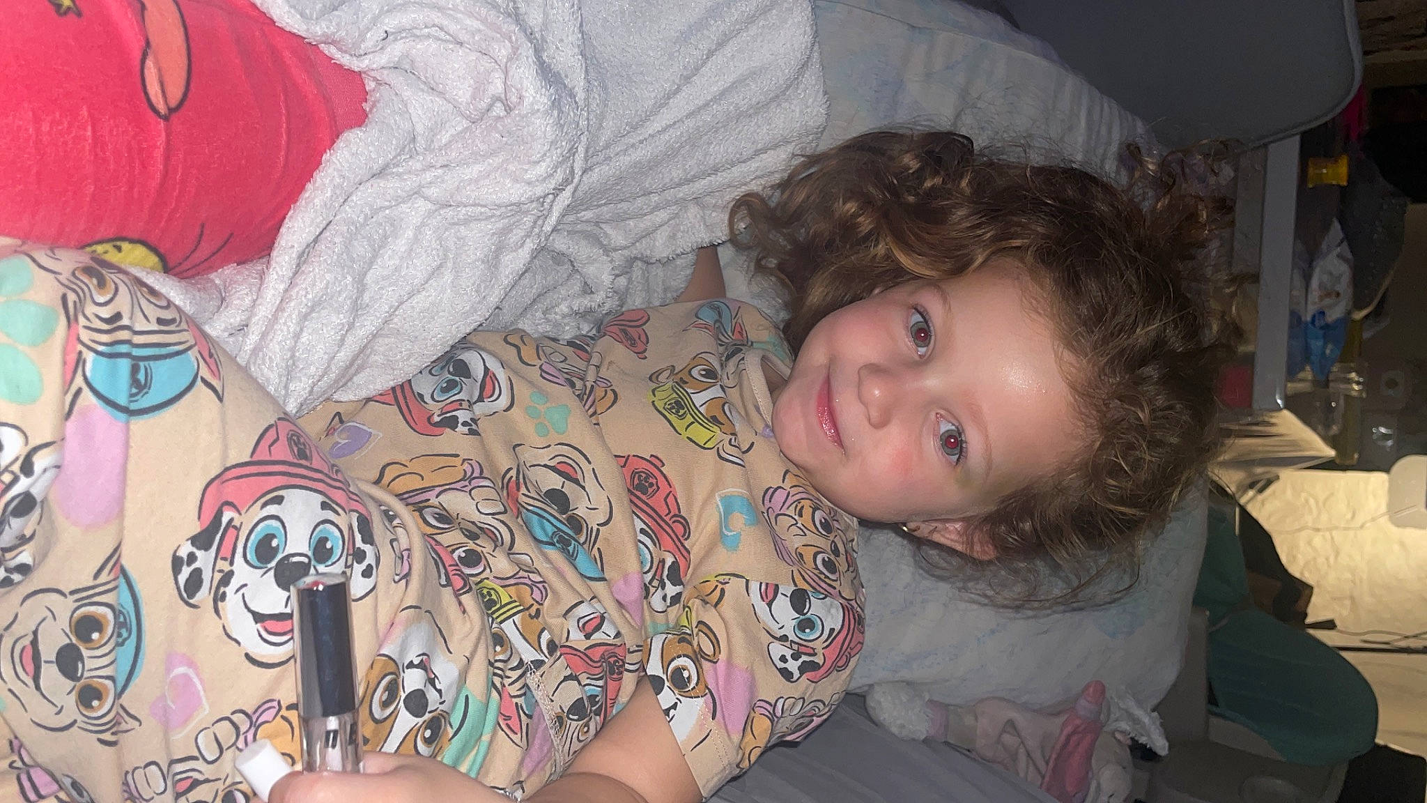 Serena participe au concours pour gagner de l'argent avec cette photo : art, cheek, child, comfort, eyebrow, fun, hairstyle, happy, head, human, human_leg, joy, mouth, nail, nose, organ, people, person, smile, t_shirt