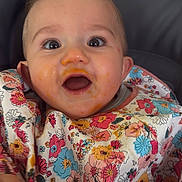Eva a rejoint le concours — aidez-le/la à gagner de superbes lots ! baby, baby_food, baby_seat, bib, big_eyes, cheeks, chicco_logo, closeup, clothing, floral_pattern, food_on_face, food_stains, happy, highchair, infant, messy, open_mouth, portrait, seat, smiling