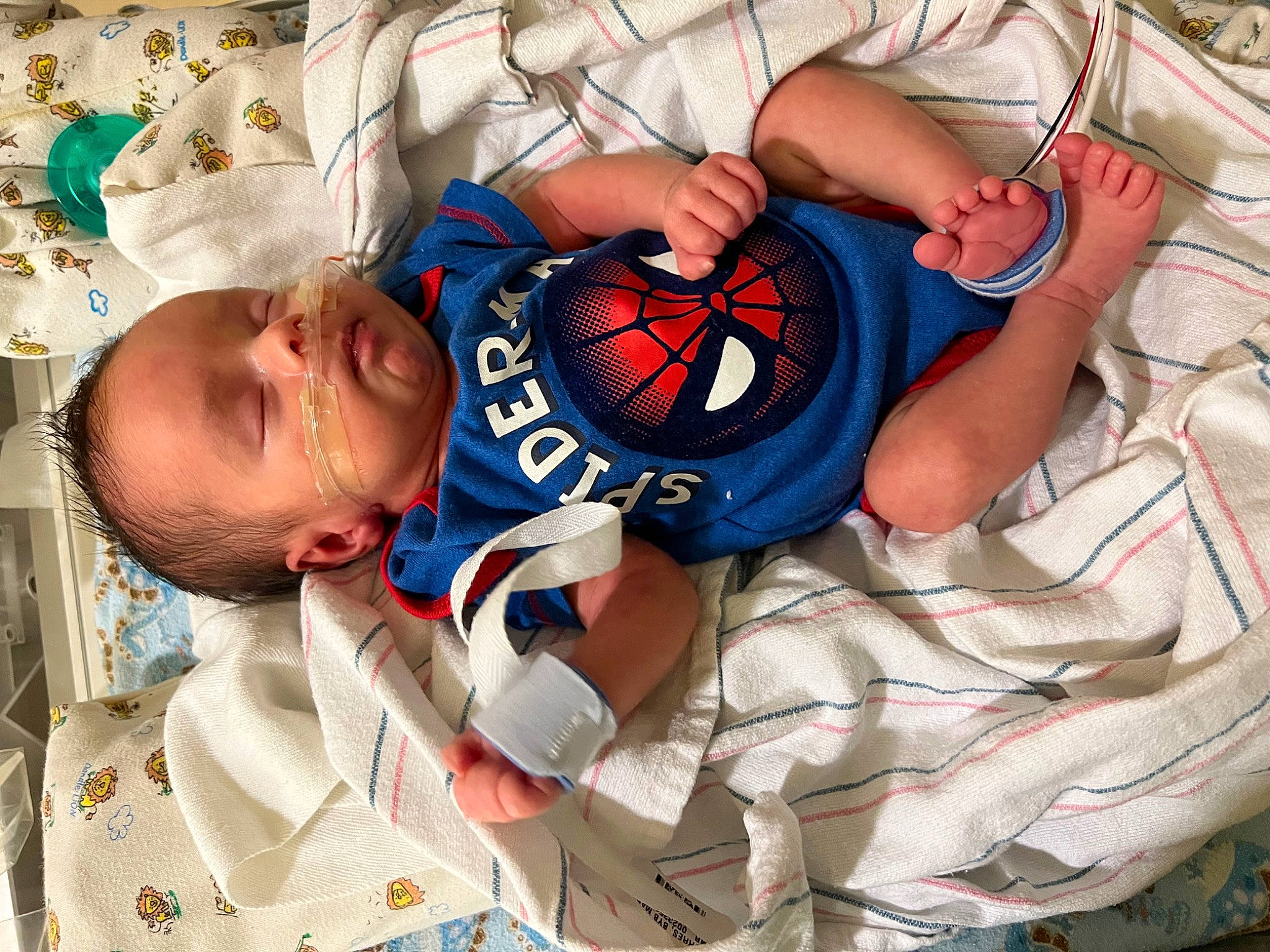 Fernando is registered to the contest to win money with this photo: baby, baby_products, baby_toddler_clothing, child, comfort, elbow, event, happy, linens, medical_procedure, pattern, person, room, thigh, toddler, wrist