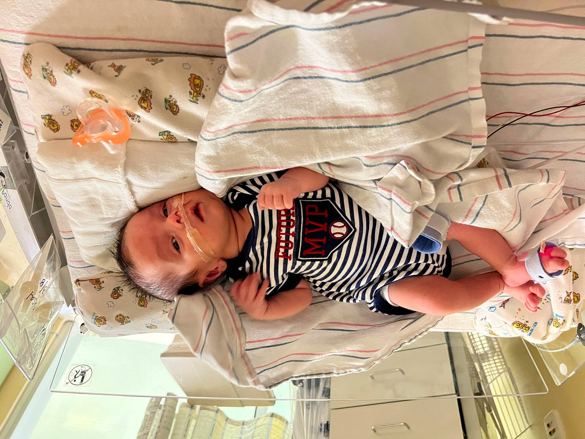 Fernando is registered to the contest to win money with this photo: child, comfort, elbow, fashion_design, flesh, fun, human_leg, linens, pattern, person, room, sleeve, t_shirt, textile, thigh