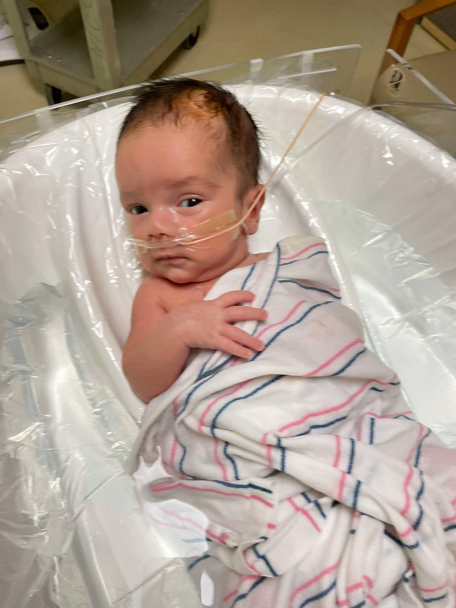 Fernando is registered to the contest to win money with this photo: abdomen, baby, baby_products, baby_safety, bathing, bed_sheet, bedding, chest, child, childbirth, comfort, event, eyebrow, hospital, infant_bed, linens, person, room, thumb, toddler