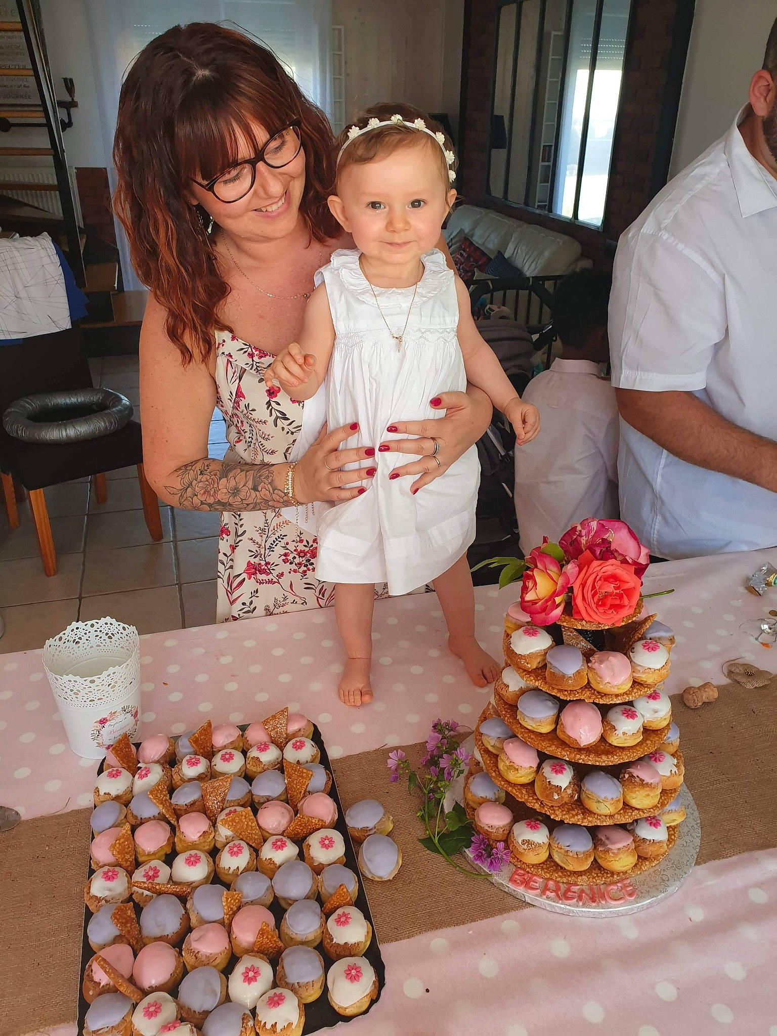 Bérénice a rejoint le concours — aidez-le/la à gagner de superbes lots ! baked_goods, baking, child, cuisine, culinary_art, dessert, dish, finger_food, food, icing, joy, patisserie, person, petit_four, sweetness