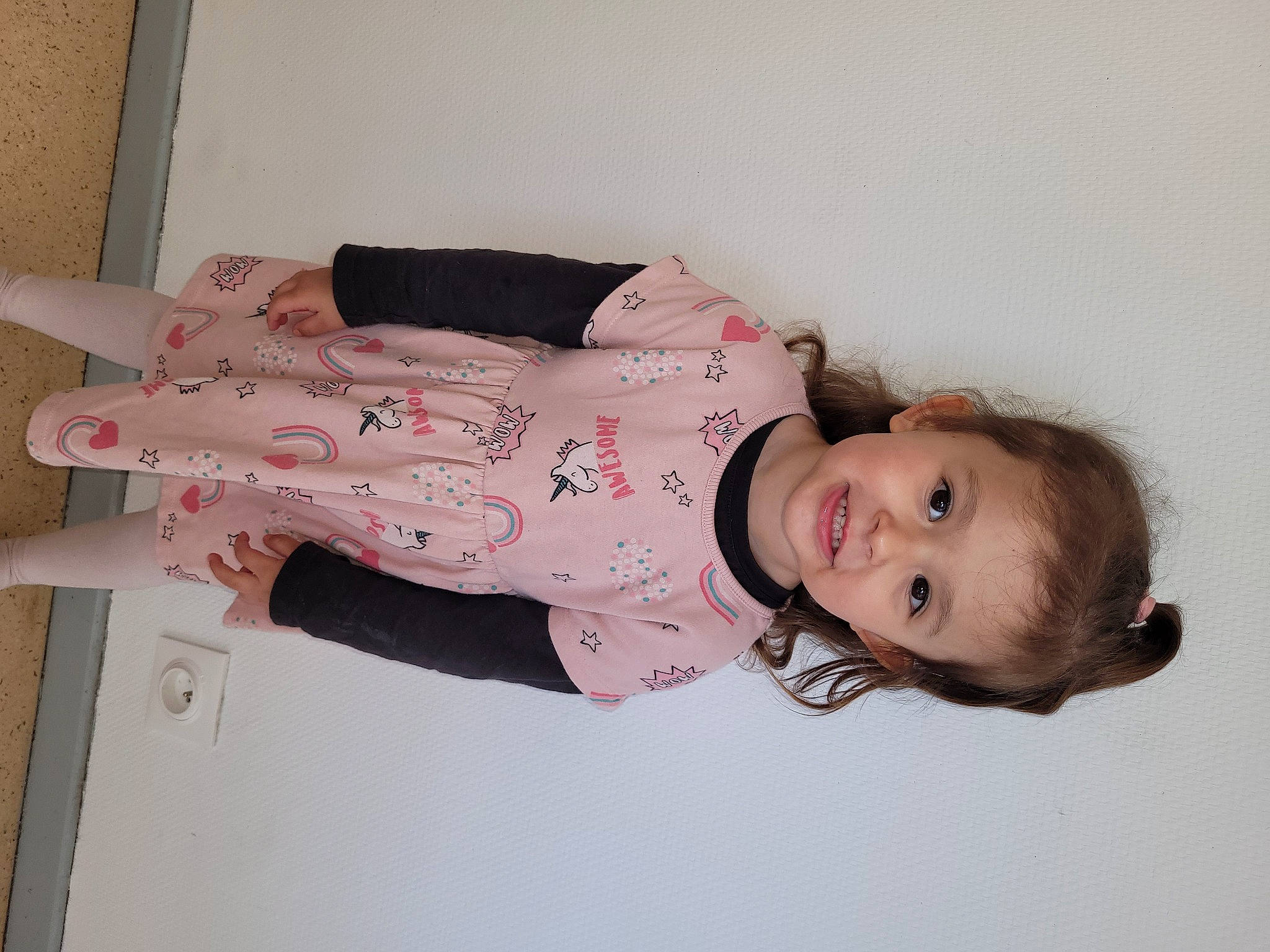 Noëlia participe au concours pour gagner de l'argent avec cette photo : baby, baby_laughing, baby_products, baby_toddler_clothing, cheek, child, comfort, happy, head, joy, lip, magenta, neck, pattern, person, pink, portrait_photography, room, sleeve, smile