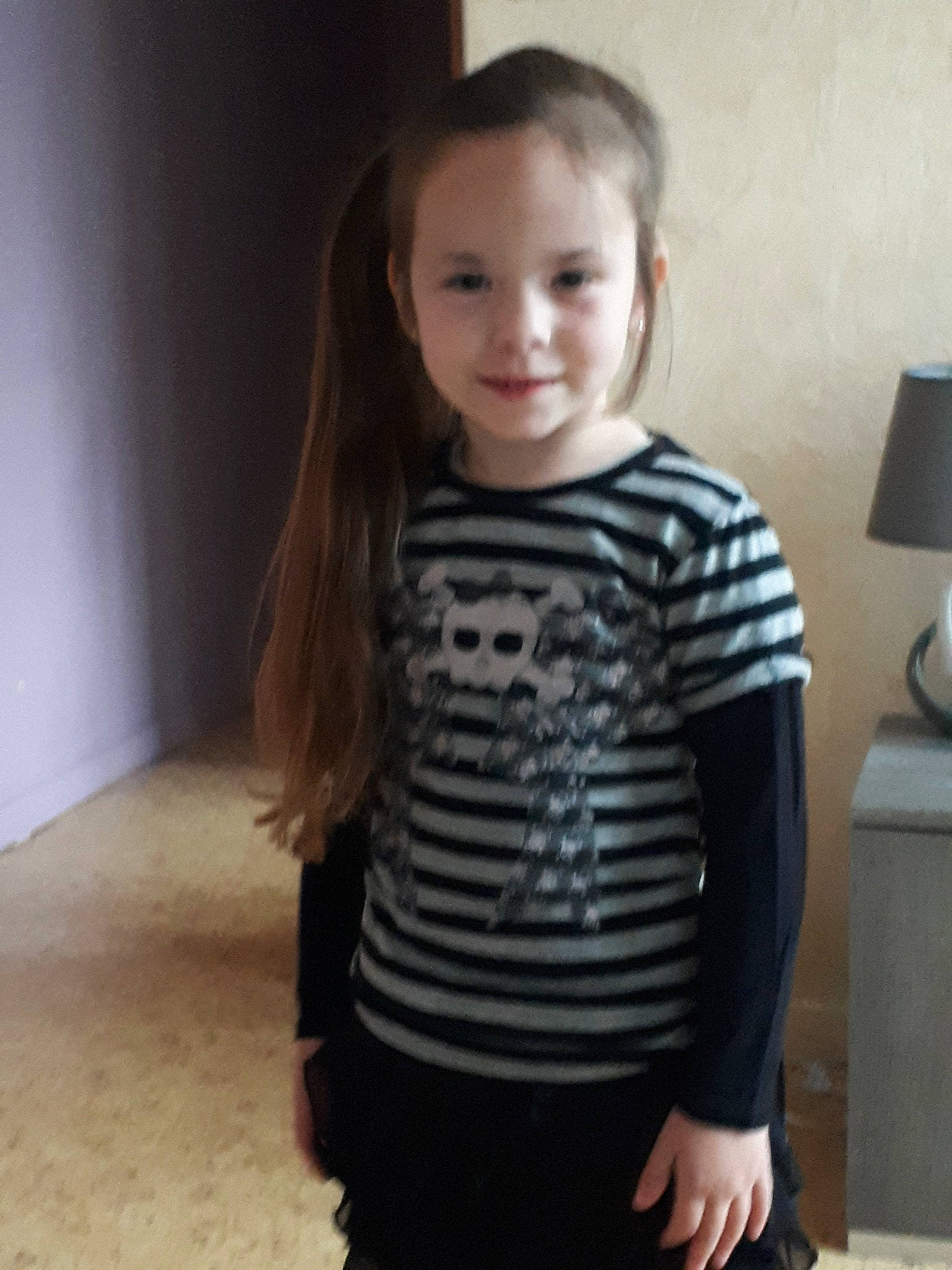 Maeva participe au concours pour gagner de l'argent avec cette photo : baby, black, child, child_model, clothing, long_sleeved_t_shirt, neck, outerwear, pattern, person, shoulder, sleeve, smile, standing, t_shirt, toddler, top