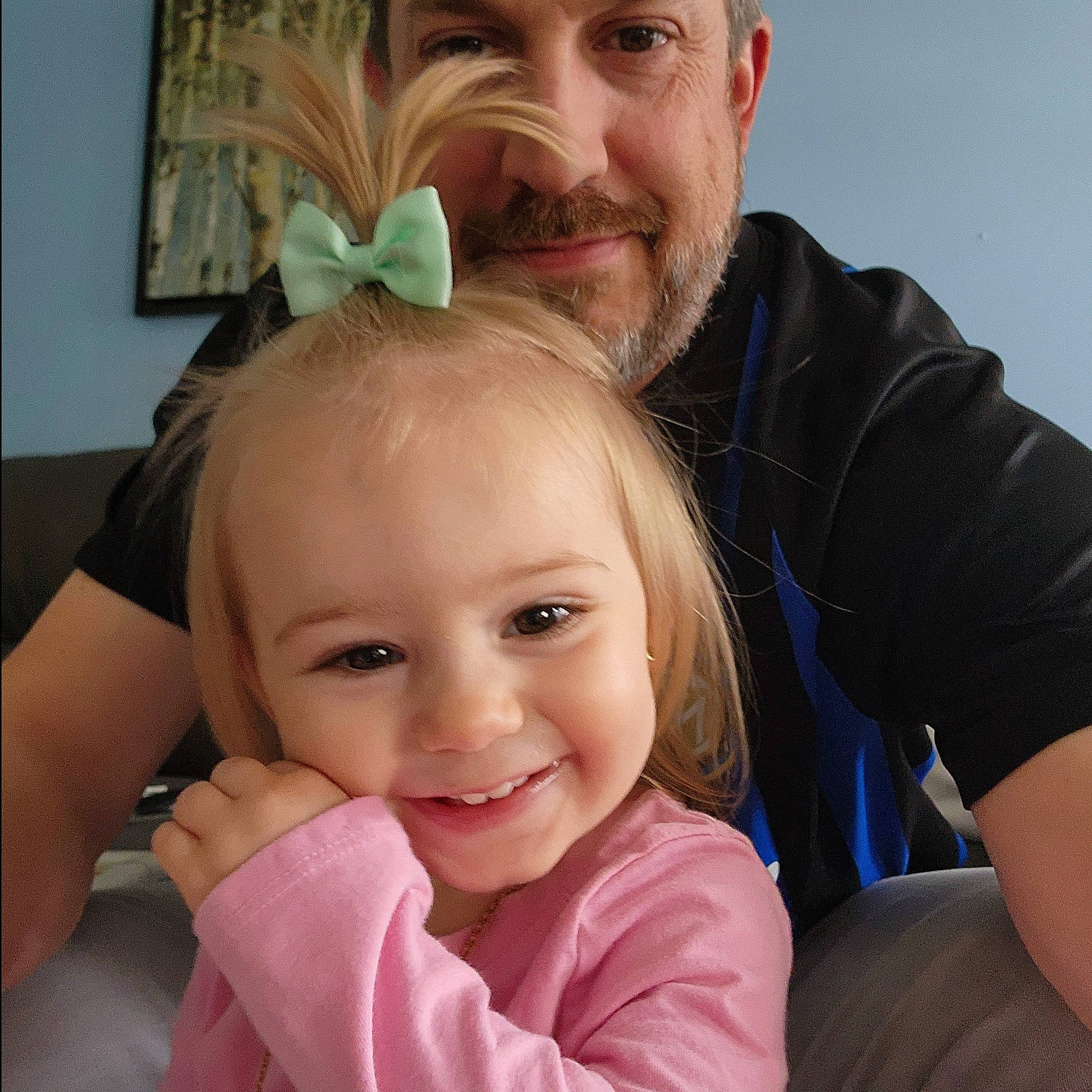 Evelyn is registered to the contest to win money with this photo: arm, cheek, chin, ear, eye, eyebrow, face, facial_expression, forehead, hairstyle, human, joy, lip, mouth, muscle, nose, organ, person, photograph, shoulder