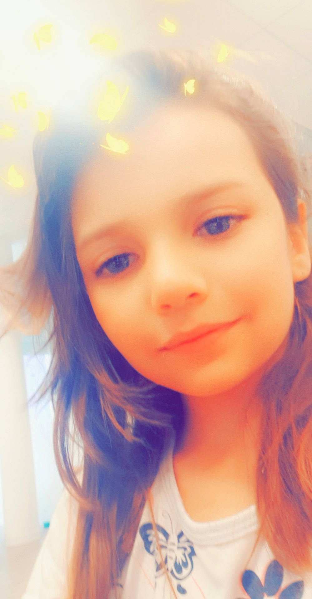 Lina participe au concours pour gagner de l'argent avec cette photo : beauty, cheek, child, chin, eye, eyebrow, face, forehead, hair, hairstyle, head, iris, jaw, lip, long_hair, mouth, nose, person, selfie, skin