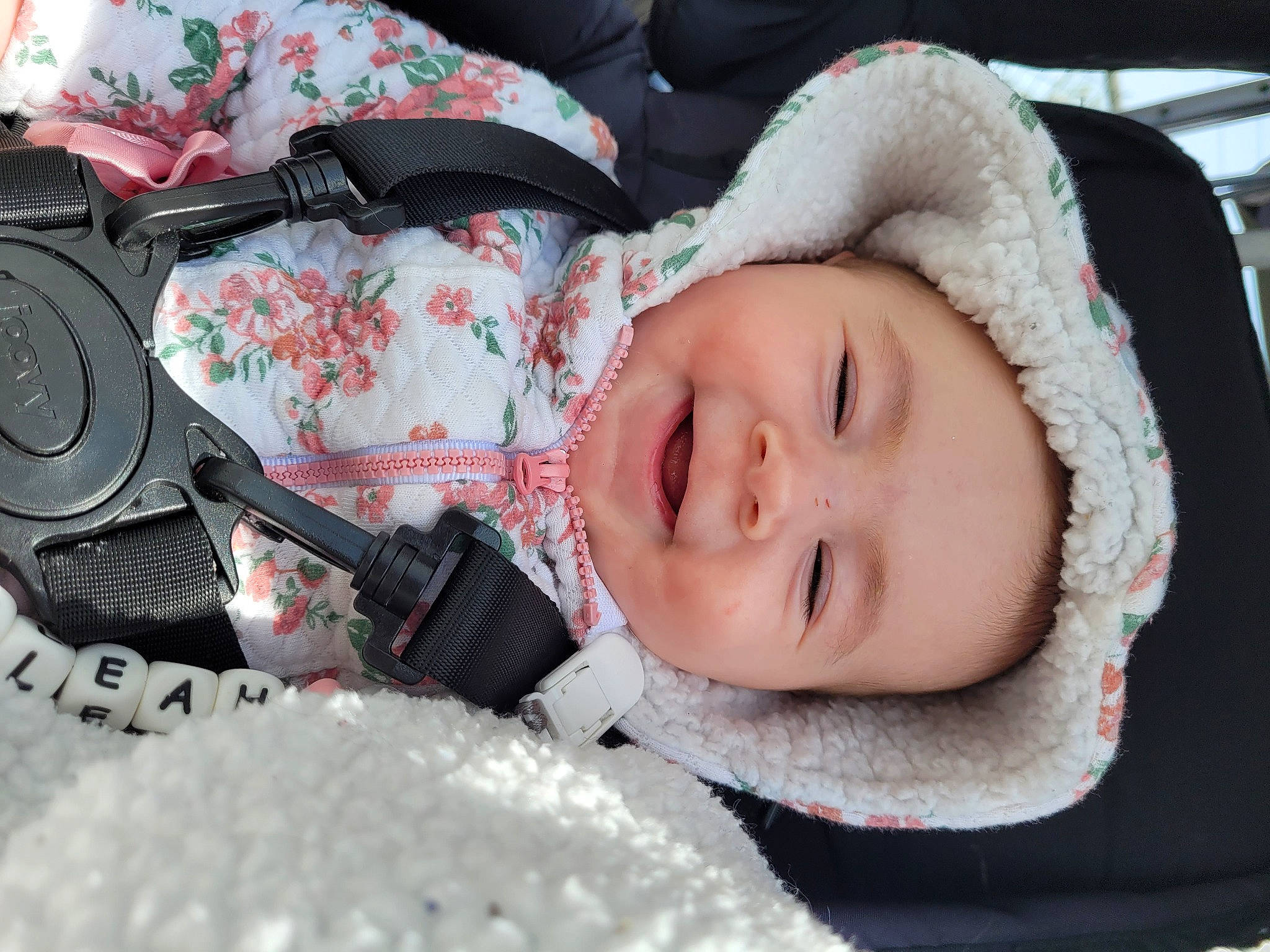 éléah Beaudoin participe au concours pour gagner de l'argent avec cette photo : baby, baby_toddler_clothing, cheek, child, comfort, eye, face, freezing, happy, headgear, headwear, knit_cap, lip, nose, person, product, skin, smile, snow, textile