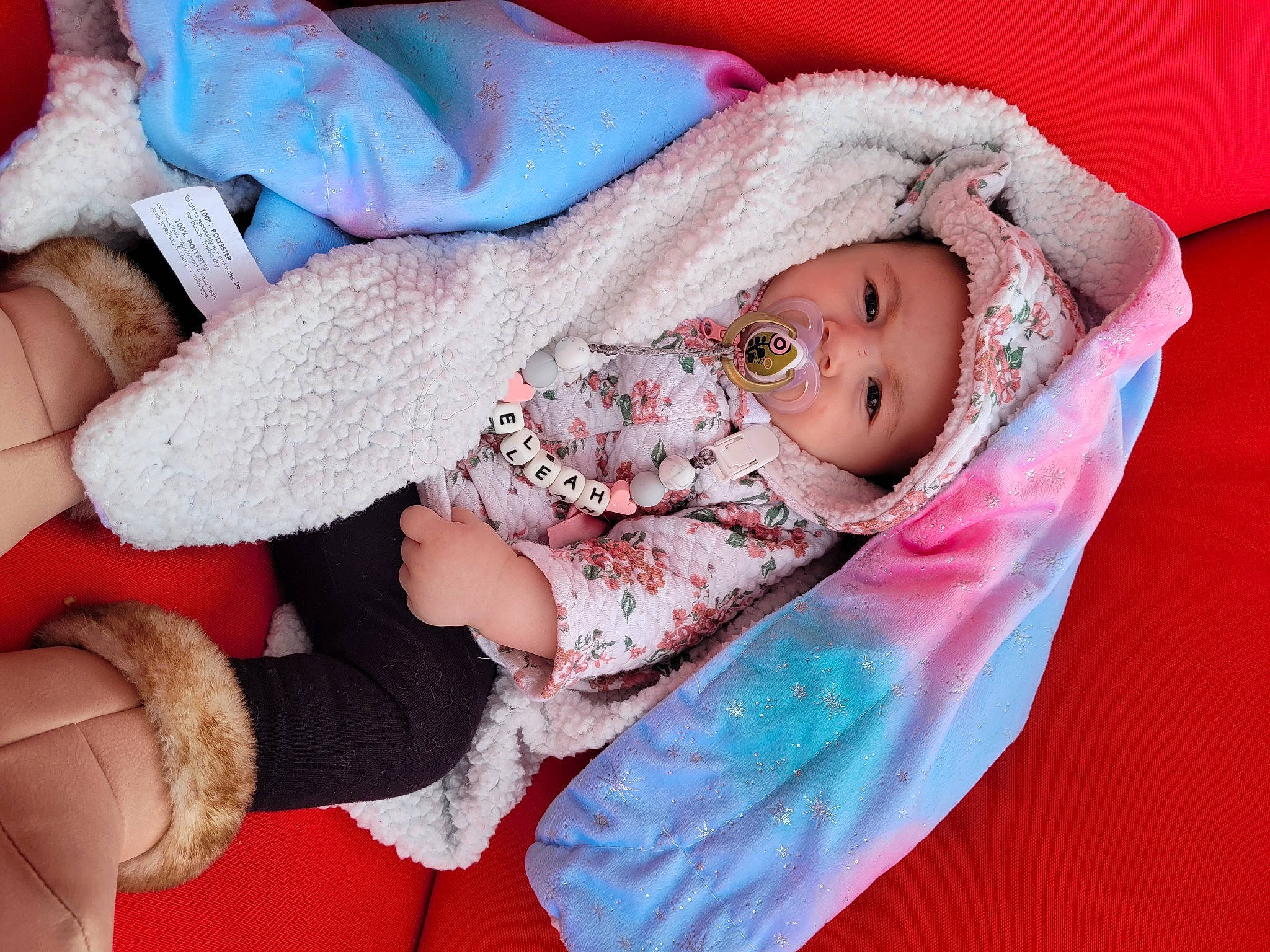 éléah Beaudoin a rejoint le concours — aidez-le/la à gagner de superbes lots ! arm, baby, baby_products, baby_toddler_clothing, cheek, child, comfort, happy, head, headwear, lap, linens, magenta, nail, pattern, person, pink, sitting, skin, sleeve