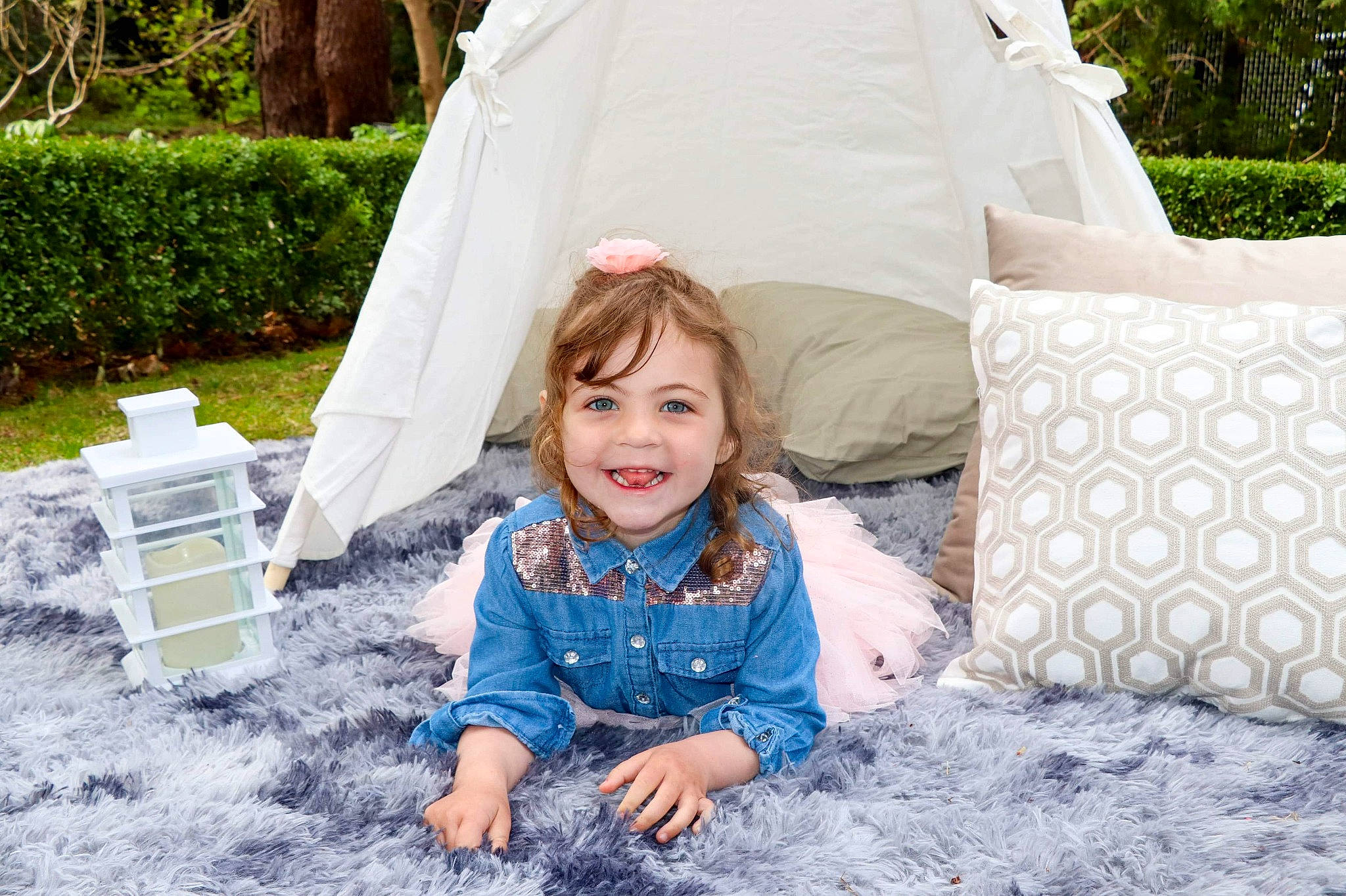 Amé-lyah a rejoint le concours — aidez-le/la à gagner de superbes lots ! beauty, botany, comfort, fun, grass, happy, joy, leaf, leisure, outerwear, people_in_nature, person, photograph, pink, plant, recreation, smile, summer, textile, toddler