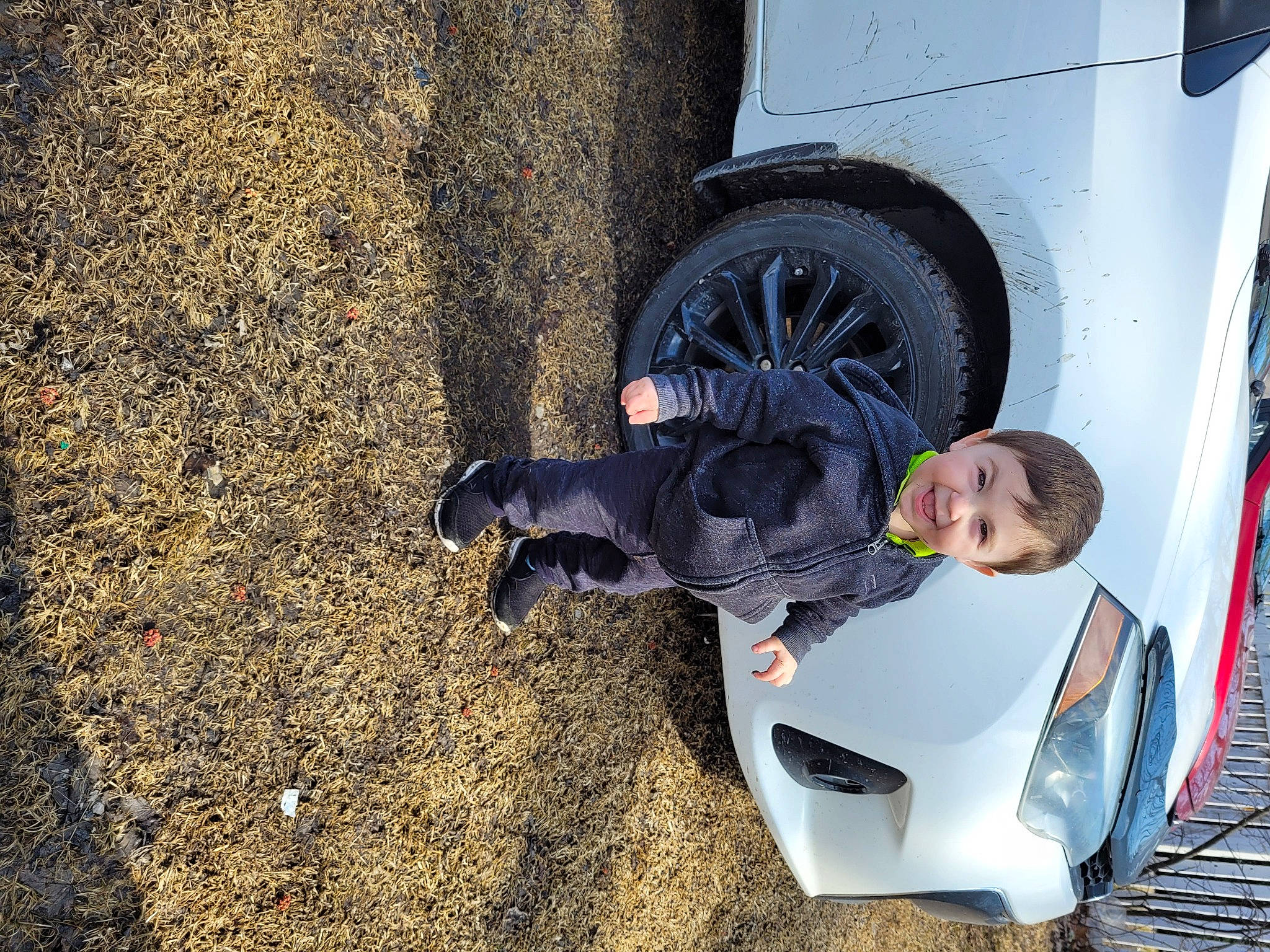 Wyhan Beaudoin a rejoint le concours — aidez-le/la à gagner de superbes lots ! alloy_wheel, asphalt, automotive_design, automotive_exterior, automotive_lighting, automotive_tire, automotive_wheel_system, bumper, car, fender, hood, hubcap, motor_vehicle, person, rim, synthetic_rubber, tire, tread, vehicle, vehicle_door