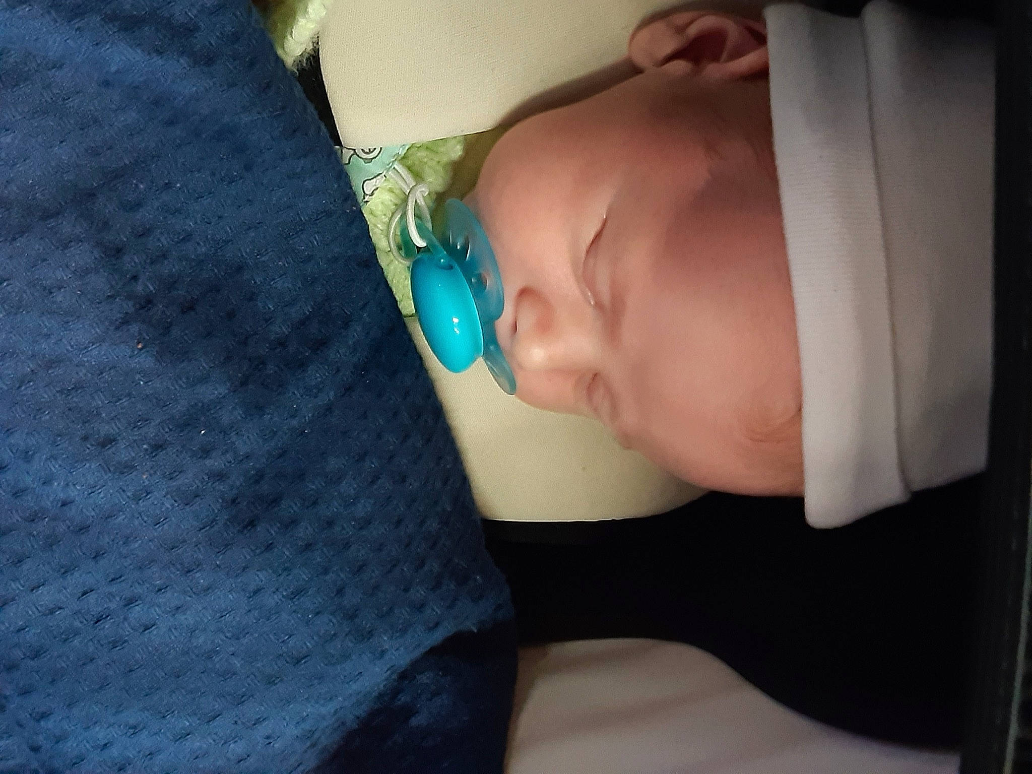 Bryan participe au concours pour gagner de l'argent avec cette photo : abdomen, baby, baby_products, baby_toddler_clothing, comfort, elbow, eyelash, eyewear, fashion_accessory, glasses, hat, human_body, leg, nail, neck, pattern, person, sleeve, sunglasses, tie