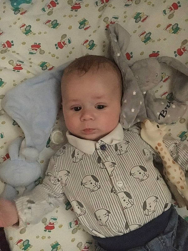 Bryan participe au concours pour gagner de l'argent avec cette photo : baby, baby_products, baby_toddler_clothing, cheek, chin, collar, comfort, eye, face, head, headgear, iris, linens, lip, nose, pattern, person, skin, sleeve, textile