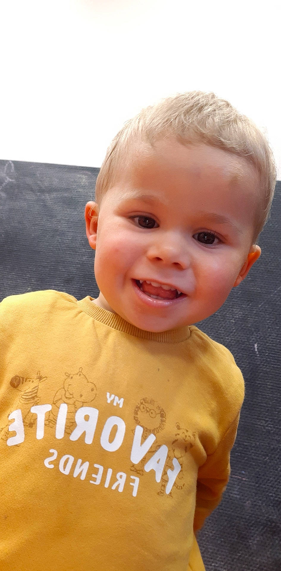 Nathanaël a rejoint le concours — aidez-le/la à gagner de superbes lots ! baby, baby_laughing, baby_toddler_clothing, blond, cheek, child, eyelash, face, fun, hairstyle, happy, human_body, joy, lip, neck, nose, person, skin, sleeve, smile