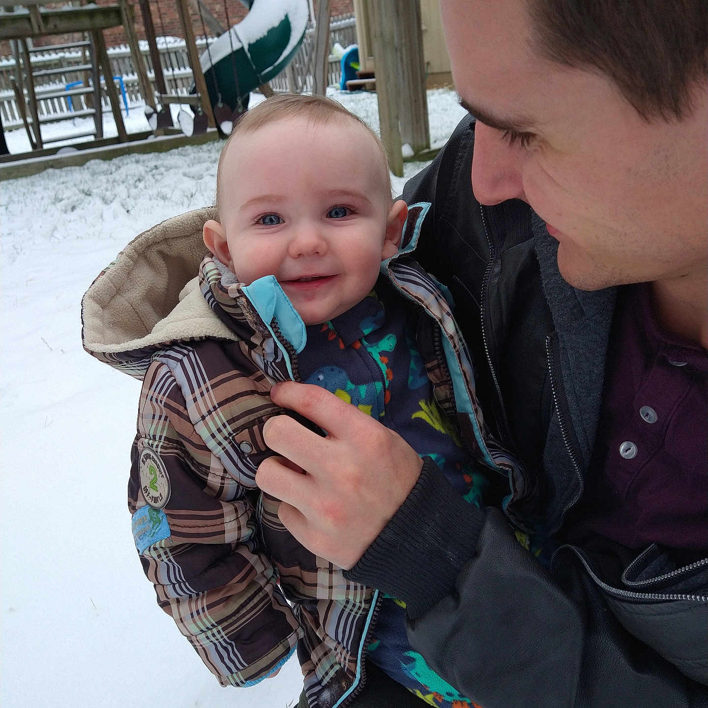 Deverin is registered to the contest to win money with this photo: baby, bodypart, clothing, coat, face, finger, hand, head, jacket, knitwear, nature, outdoorplayarea, outdoors, pants, person, photography, playarea, portrait, snow, sweater