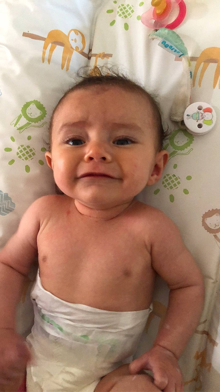 Ambre participe au concours pour gagner de l'argent avec cette photo : baby, cheek, chest, child, chin, eye, eyebrow, eyelash, finger, happy, head, iris, joy, lip, mouth, nose, person, product, skin, smile