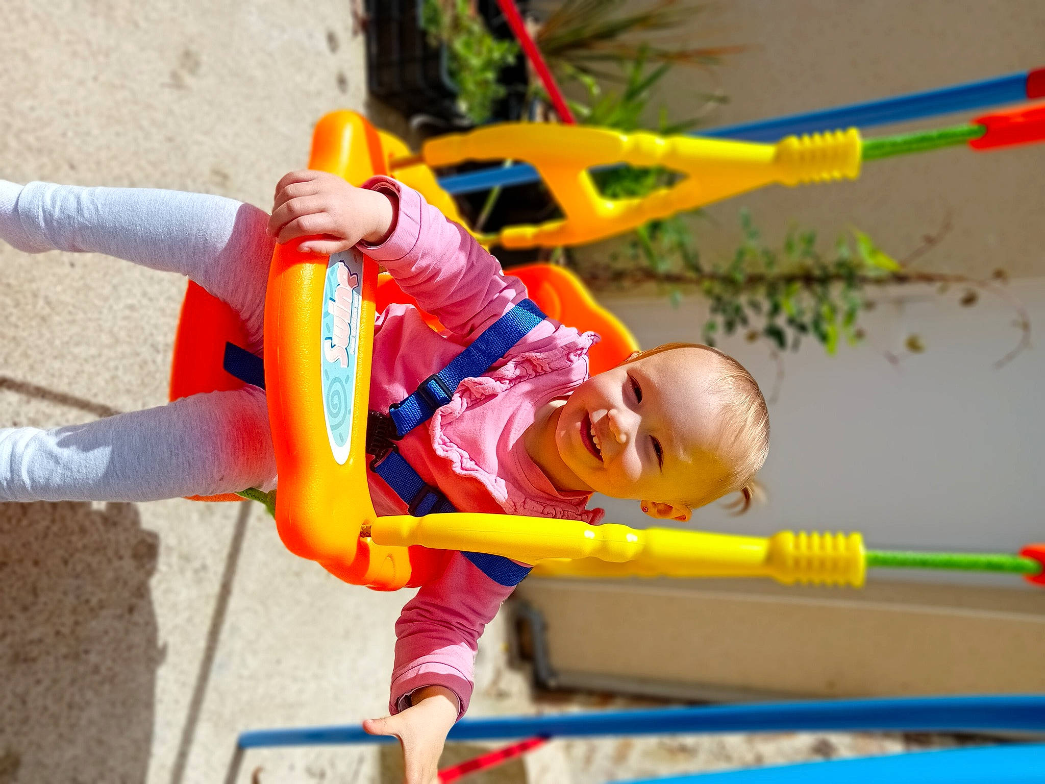 Capucine a rejoint le concours — aidez-le/la à gagner de superbes lots ! baby, boats_and_boating_equipment_and_supplies, child, chute, city, electric_blue, fun, happy, joy, leisure, orange, outdoor_play_equipment, person, plastic, play, playground, playground_slide, recreation, shorts, smile