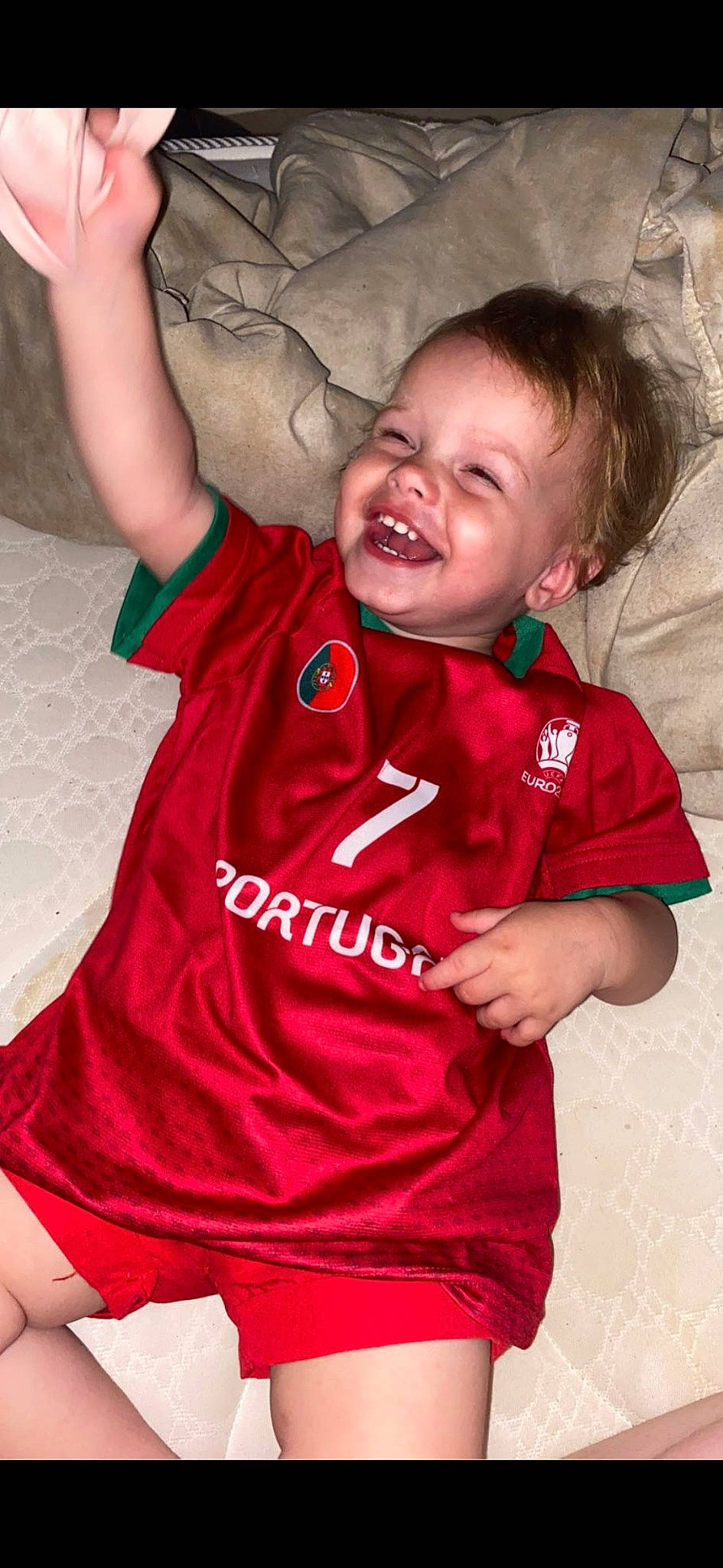 Lyanna participe au concours pour gagner de l'argent avec cette photo : baby_toddler_clothing, cheek, chin, eye, face, flash_photography, gesture, happy, human_body, jersey, mouth, neck, nose, person, pink, red, shoulder, skin, sleeve, smile