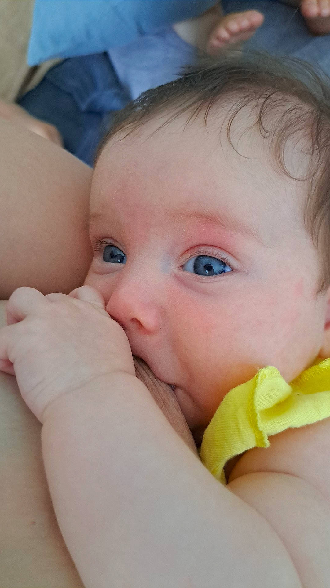 Zoe participe au concours pour gagner de l'argent avec cette photo : baby, baby_toddler_clothing, cheek, chin, ear, eye, eyebrow, eyelash, facial_expression, finger, gesture, happy, iris, lip, mouth, nail, nose, person, skin, thumb