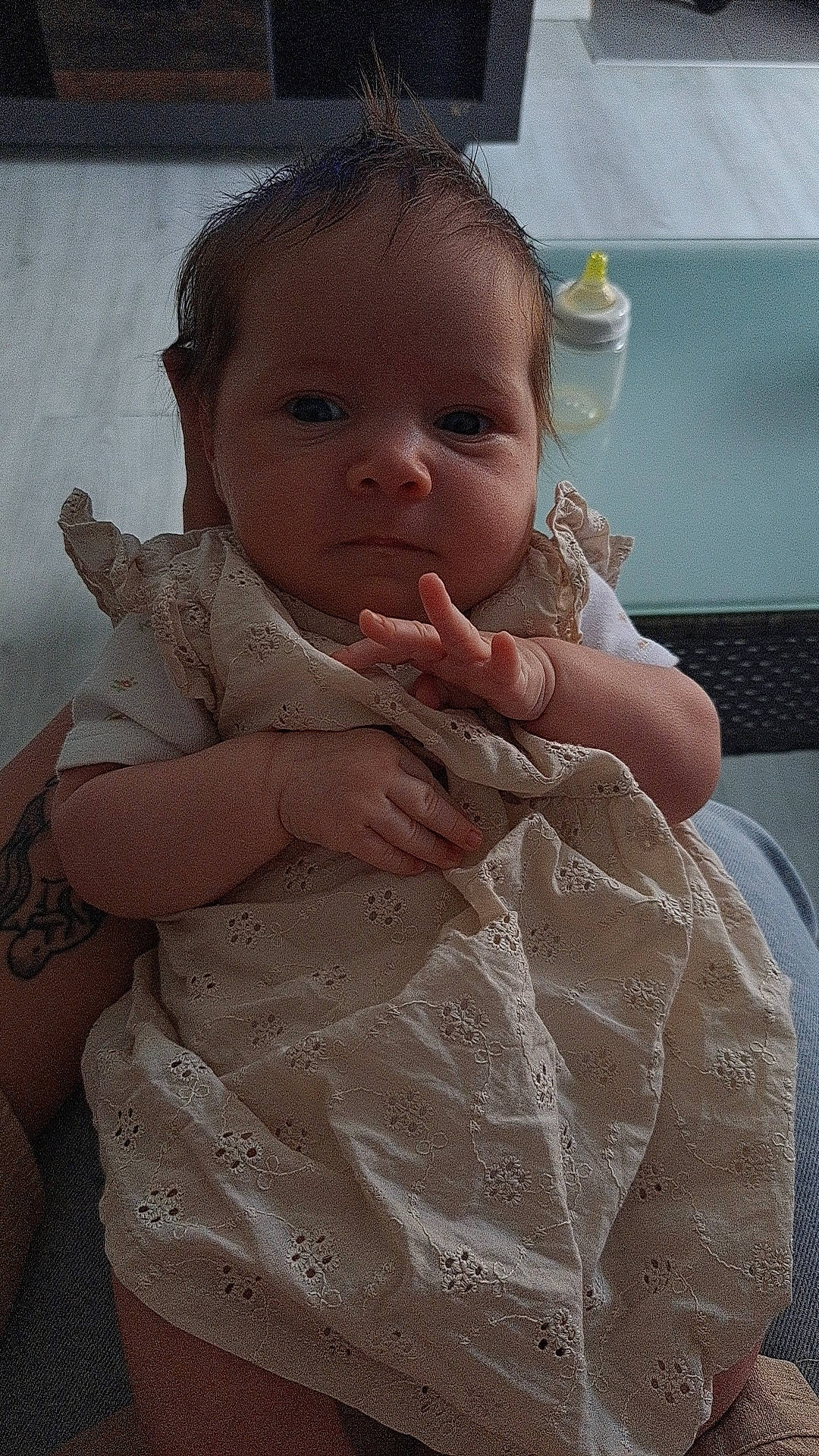 Zoë participe au concours pour gagner de l'argent avec cette photo : baby_toddler_clothing, cheek, dress, ear, eye, eyebrow, eyelash, face, facial_expression, finger, gesture, hair, hairstyle, head, iris, lip, neck, nose, person, skin