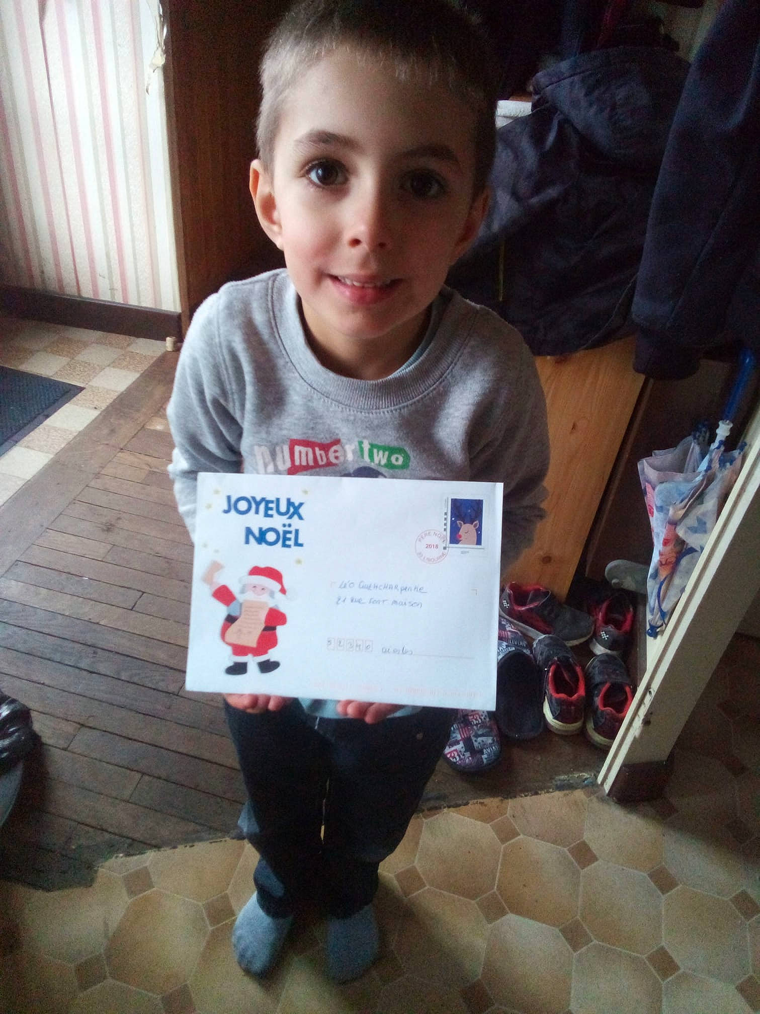 Léo a rejoint le concours — aidez-le/la à gagner de superbes lots ! child, joy, person