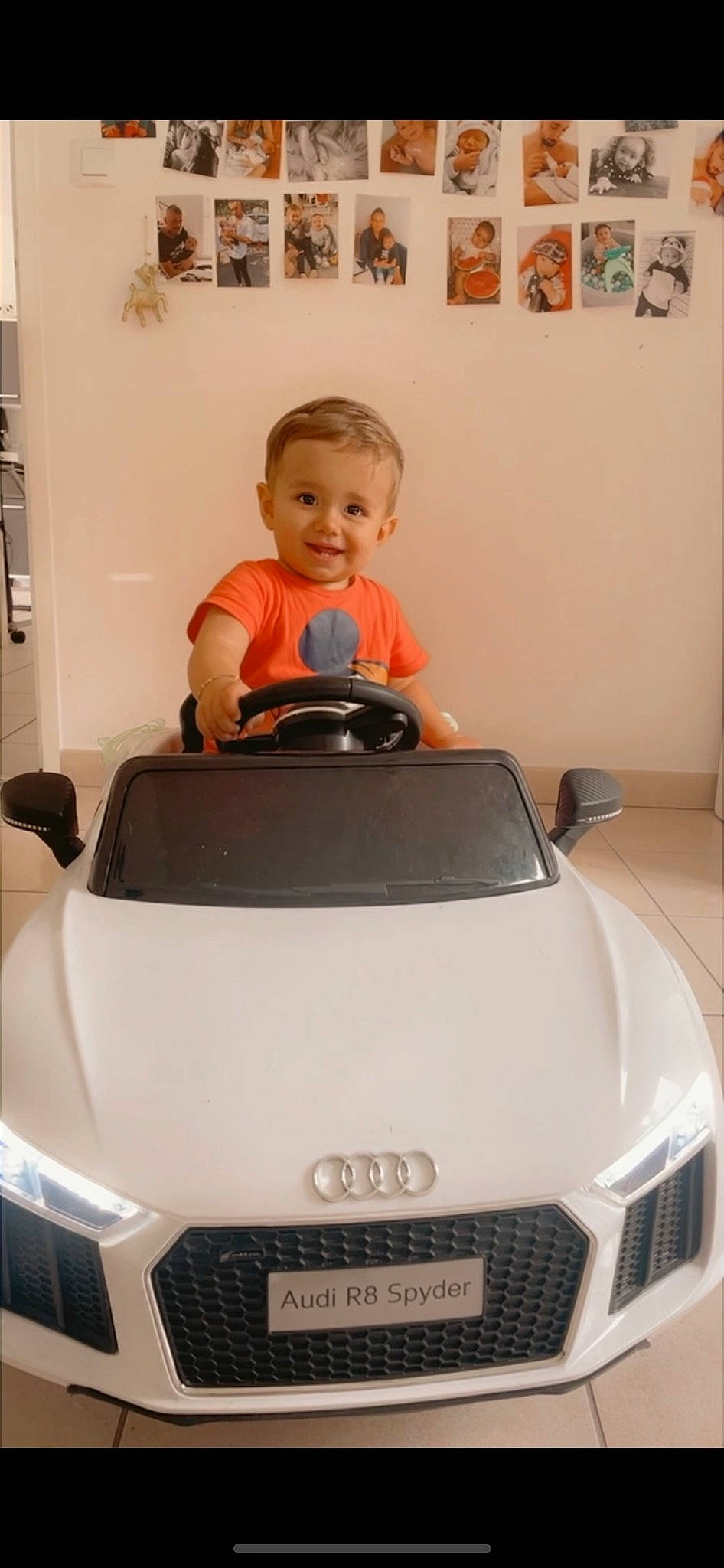 Kayden participe au concours pour gagner de l'argent avec cette photo : automotive_design, automotive_exterior, automotive_fog_light, automotive_lighting, beauty, bumper, car, grille, headlamp, hood, joy, land_vehicle, motor_vehicle, person, personal_luxury_car, photograph, smile, t_shirt, toddler, vehicle
