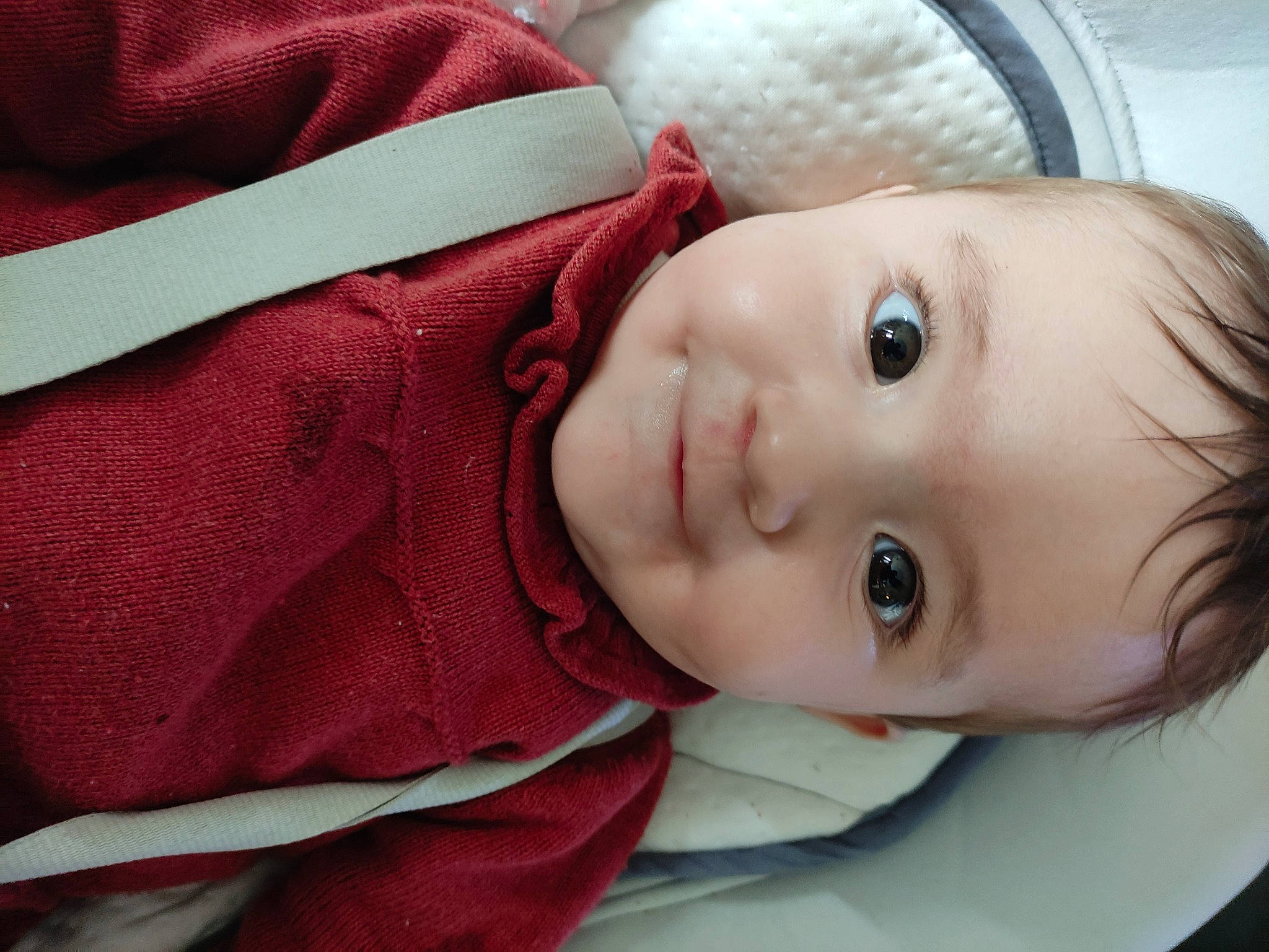 Isia participe au concours pour gagner de l'argent avec cette photo : baby, cheek, chin, eyebrow, eyelash, forehead, headgear, human_body, iris, lip, mouth, nose, outerwear, person, pink, skin, sleeve, smile, textile, toddler