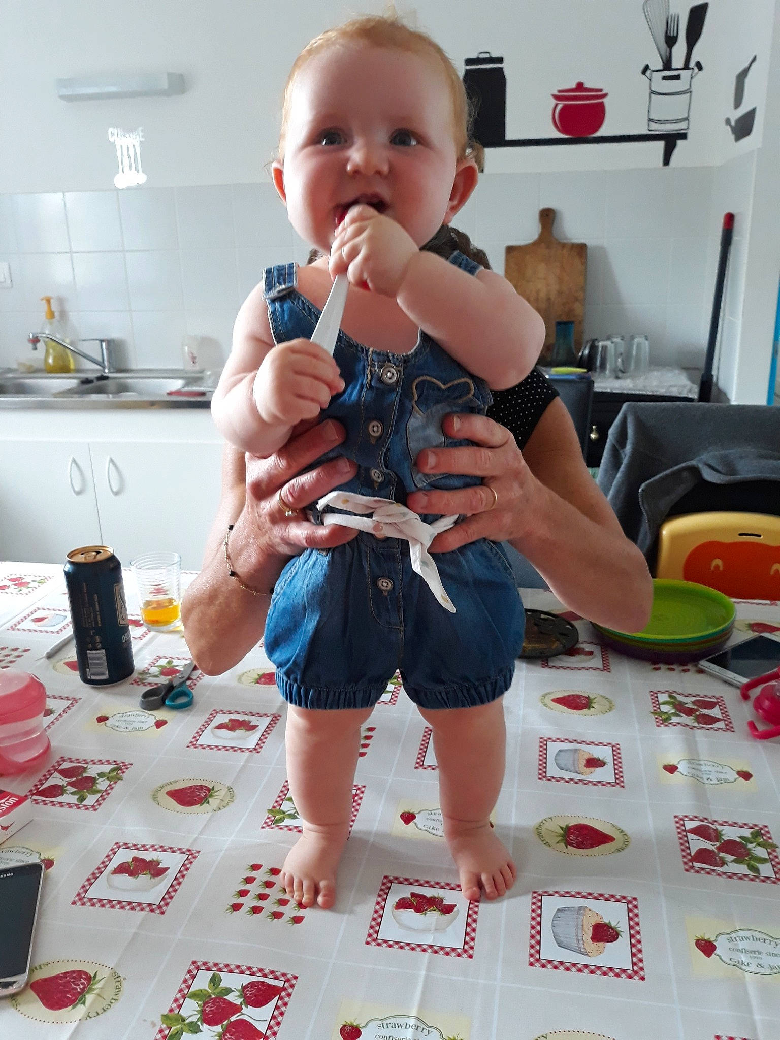 Alicia a rejoint le concours — aidez-le/la à gagner de superbes lots ! baby, child, person, play, toddler