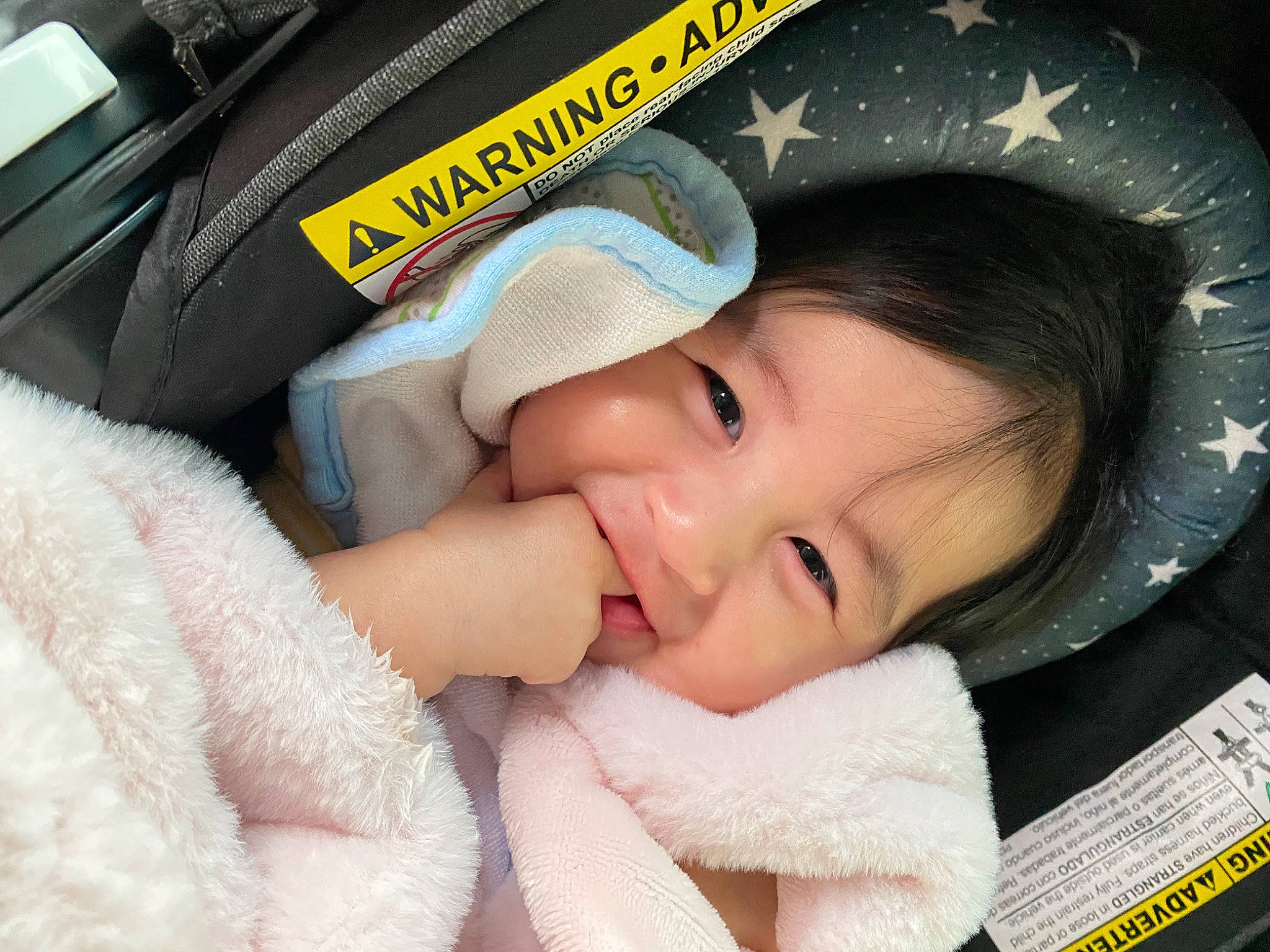 Xaléia is registered to the contest to win money with this photo: auto_part, baby, baby_products, baseball_cap, cap, car_seat, chin, comfort, eyebrow, eyelash, facial_expression, flash_photography, fun, happy, headgear, lip, nose, person, skin, smile