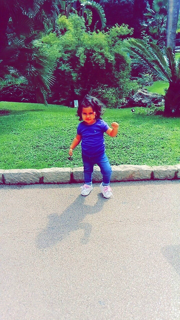 Dahlia participe au concours pour gagner de l'argent avec cette photo : asphalt, child, day, footwear, fun, girl, grass, lawn, leisure, path, person, pink, plant, play, public_space, purple, recreation, summer, toddler, tree