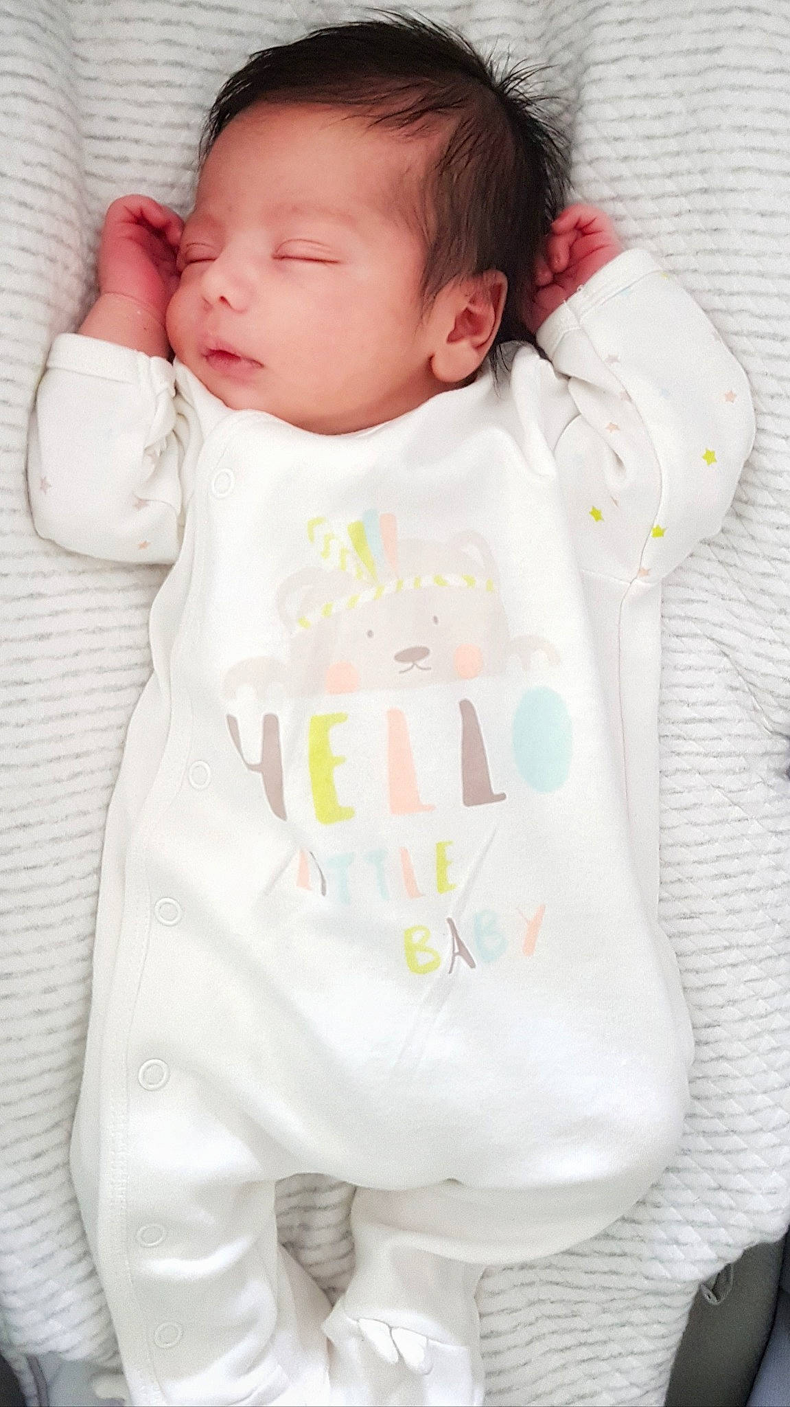 Aylan participe au concours pour gagner de l'argent avec cette photo : baby, baby_products, baby_toddler_clothing, cheek, child, person, pink, product, skin, sleep, sleeve, toddler