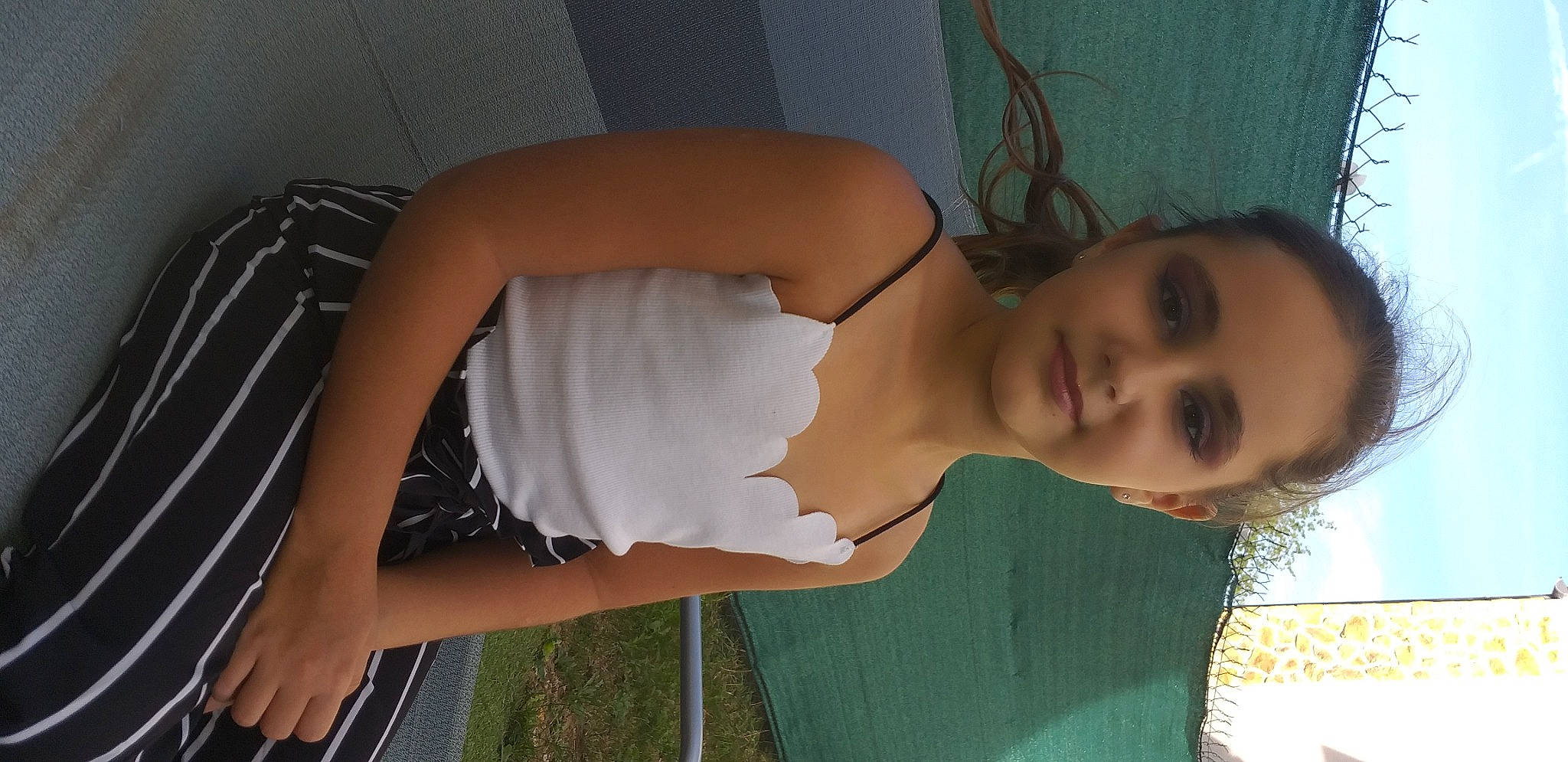 Séléna a rejoint le concours — aidez-le/la à gagner de superbes lots ! arm, black_hair, chest, joy, long_hair, neck, person, trunk