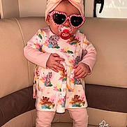 Alba a rejoint le concours — aidez-le/la à gagner de superbes lots ! baby, toddler, heart_sunglasses, pacifier, headband, pink_bow, animal_print, dress, leggings, shoes, couch, teddy_bear, indoor, child, cute, standing, accessories, playful, furniture, doodle