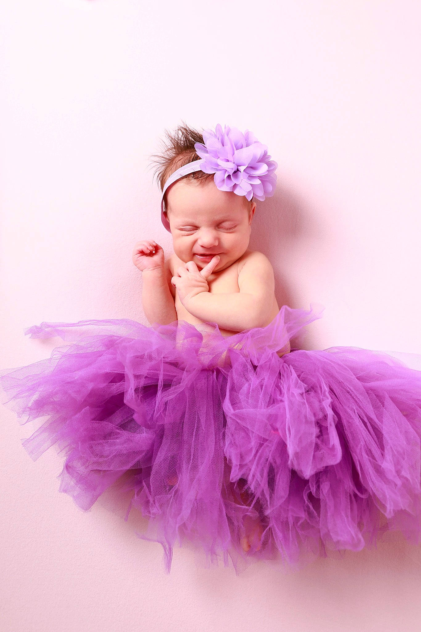 Irys a rejoint le concours — aidez-le/la à gagner de superbes lots ! baby, baby_toddler_clothing, ballet_tutu, dance, entertainment, eye, face, flash_photography, happy, head, headgear, headpiece, headwear, magenta, performing_arts, person, petal, pink, purple, smile