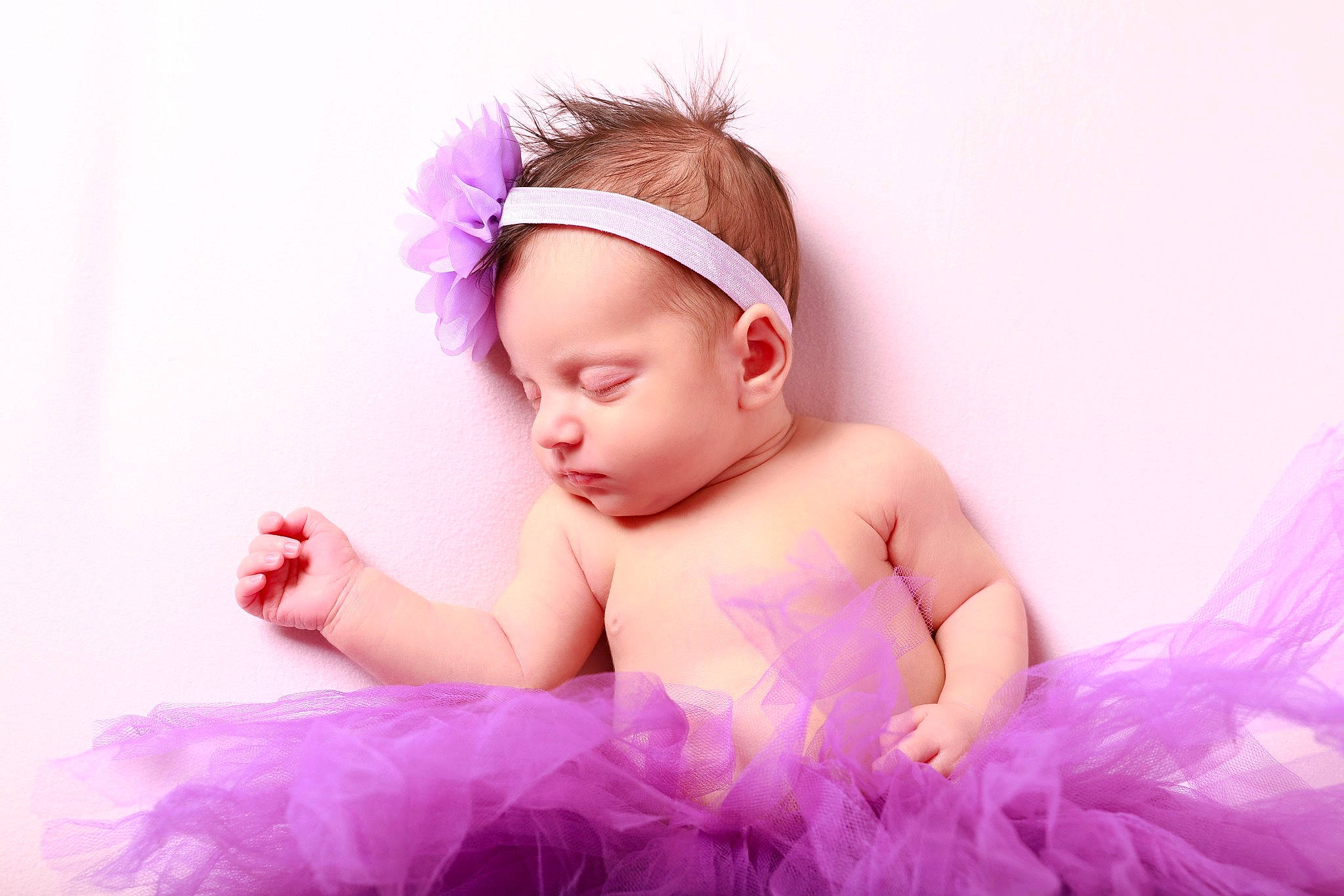 Irys participe au concours pour gagner de l'argent avec cette photo : baby, baby_toddler_clothing, ballet_tutu, beauty, child, costume_hat, event, flash_photography, hair_accessory, happy, headband, headgear, headpiece, magenta, person, pink, purple, ruffle, toddler, violet