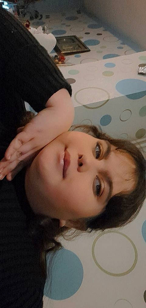 Louna a rejoint le concours — aidez-le/la à gagner de superbes lots ! brown_hair, cheek, chest, child, ear, eye, eyebrow, eyelash, forehead, fun, hair_coloring, happy, iris, jaw, lip, long_hair, mouth, nose, person, selfie