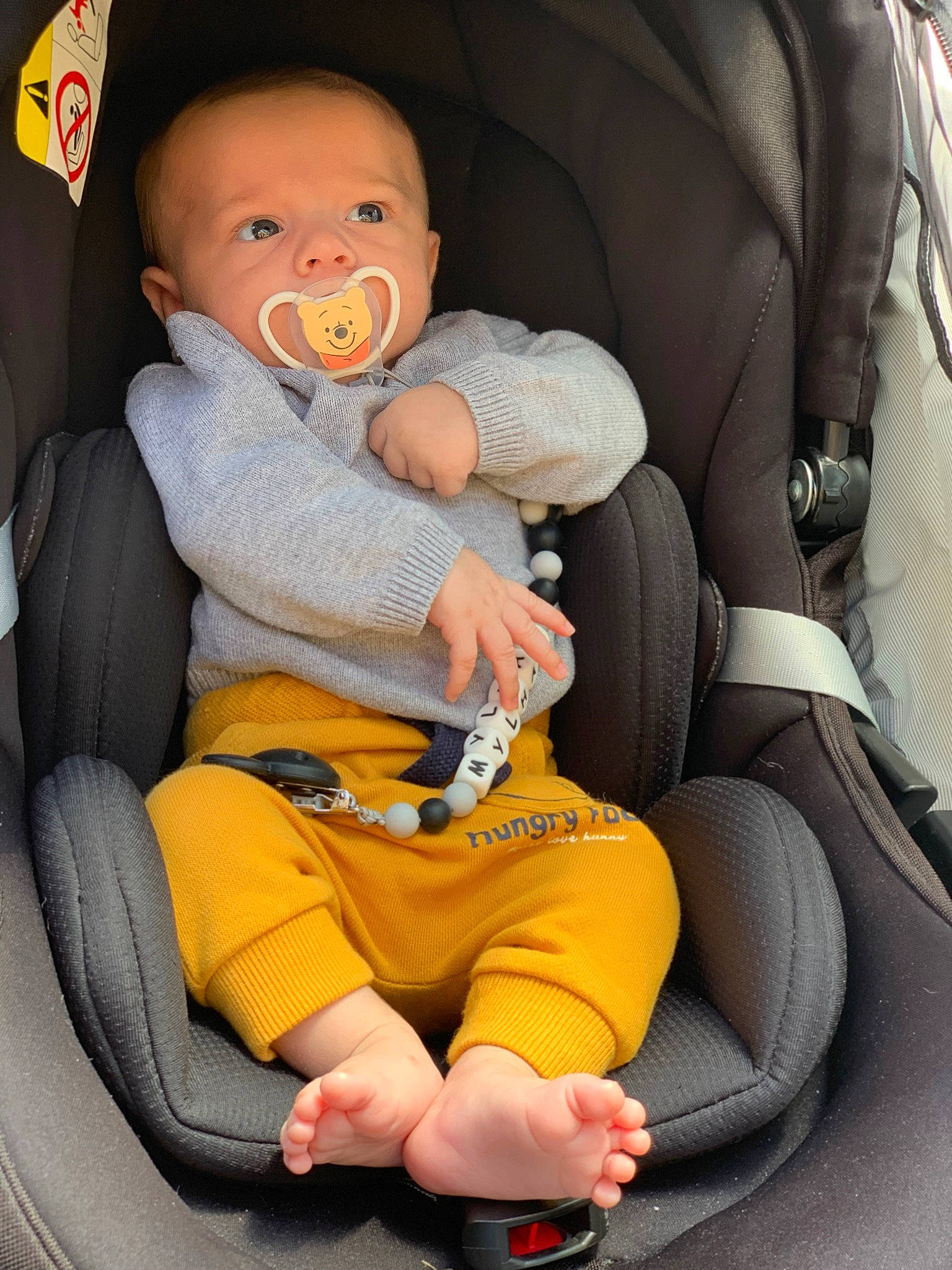 Mylhan a rejoint le concours — aidez-le/la à gagner de superbes lots ! auto_part, baby, baby_carriage, baby_products, baby_toddler_clothing, car_seat, car_seat_cover, chair, child, comfort, family_car, head_restraint, lap, leg, mammal, mode_of_transport, motor_vehicle, person, seat_belt, sitting