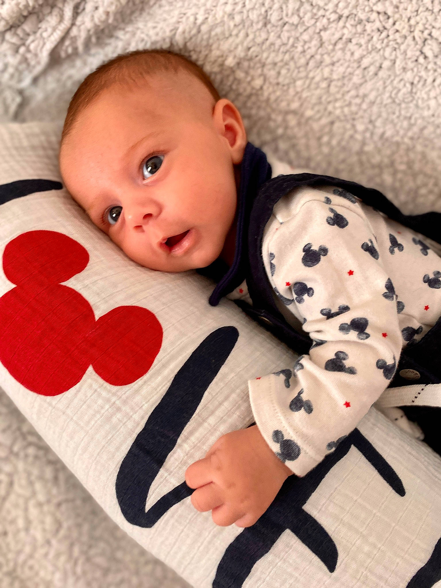 Mylhan participe au concours pour gagner de l'argent avec cette photo : baby, baby_toddler_clothing, cheek, child, collar, comfort, dress_shirt, eye, face, facial_expression, happy, head, linens, lip, outerwear, pattern, person, skin, sleeve, textile