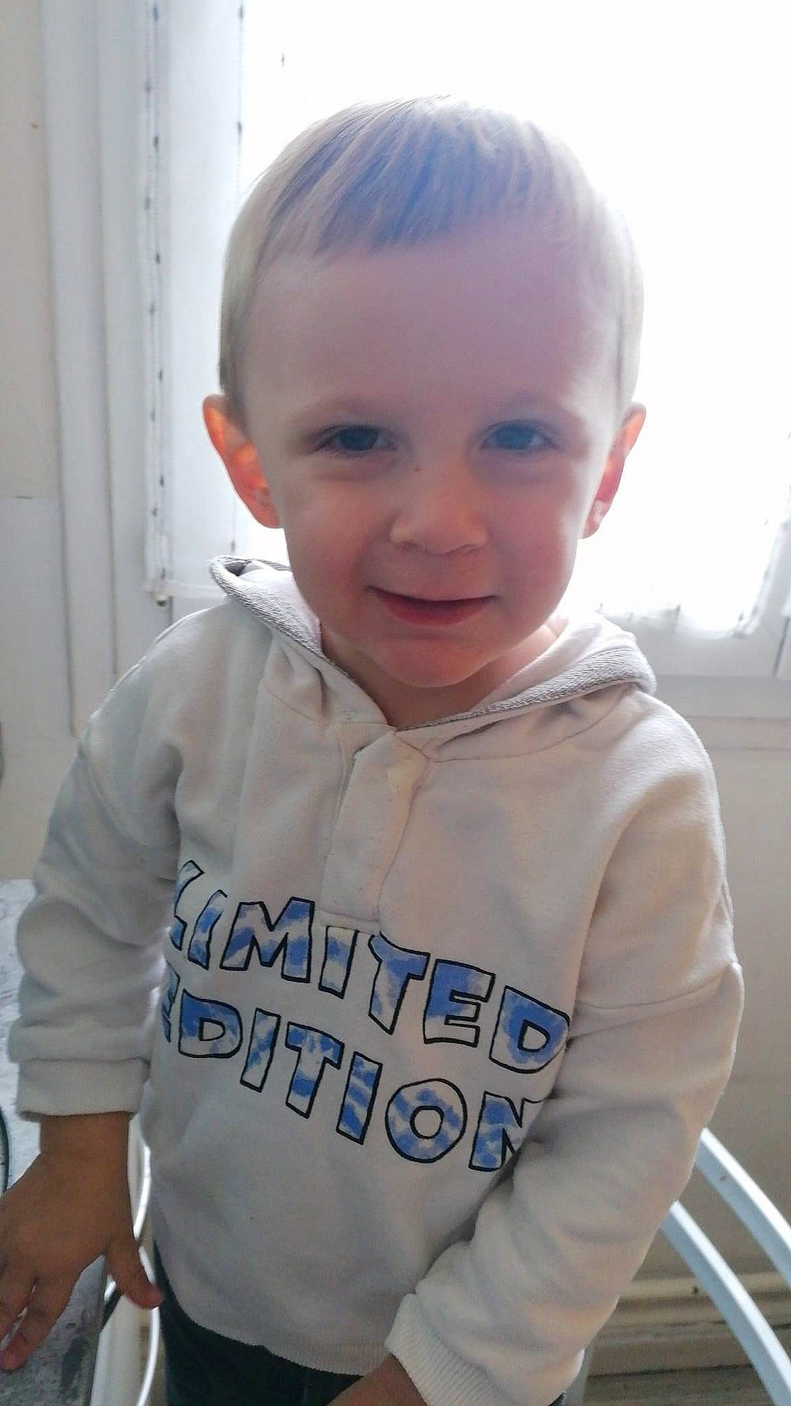 Primiano participe au concours pour gagner de l'argent avec cette photo : baby_toddler_clothing, cheek, chin, eyebrow, face, forehead, hair, happy, head, iris, jaw, joy, lip, mouth, neck, nose, person, shoulder, skin, sleeve