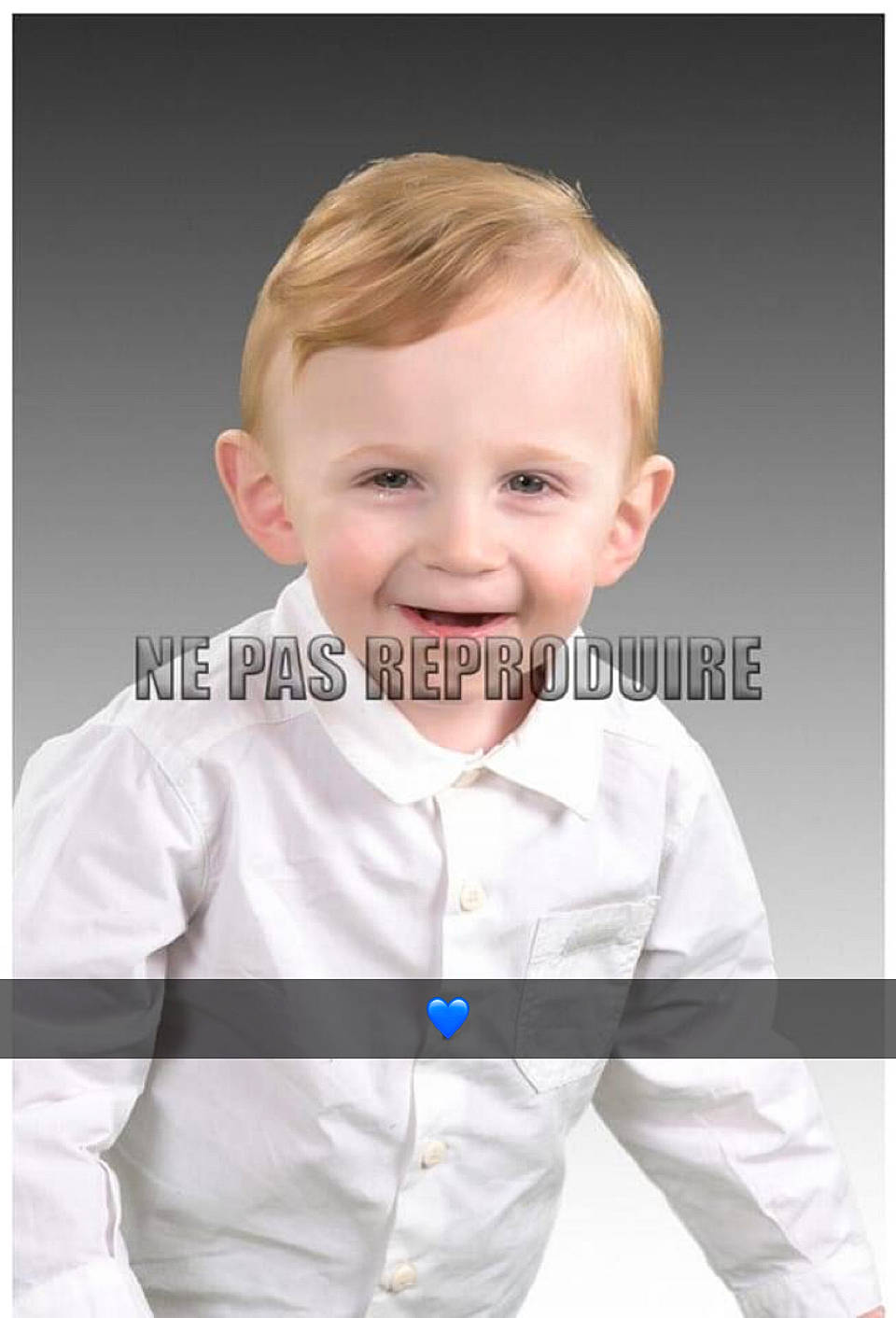 Primiano a rejoint le concours — aidez-le/la à gagner de superbes lots ! child, collar, dress_shirt, electric_blue, formal_wear, gesture, happy, joy, outerwear, person, portrait_photography, sleeve, smile, sportswear, t_shirt, tie, toddler, top, tuxedo, uniform