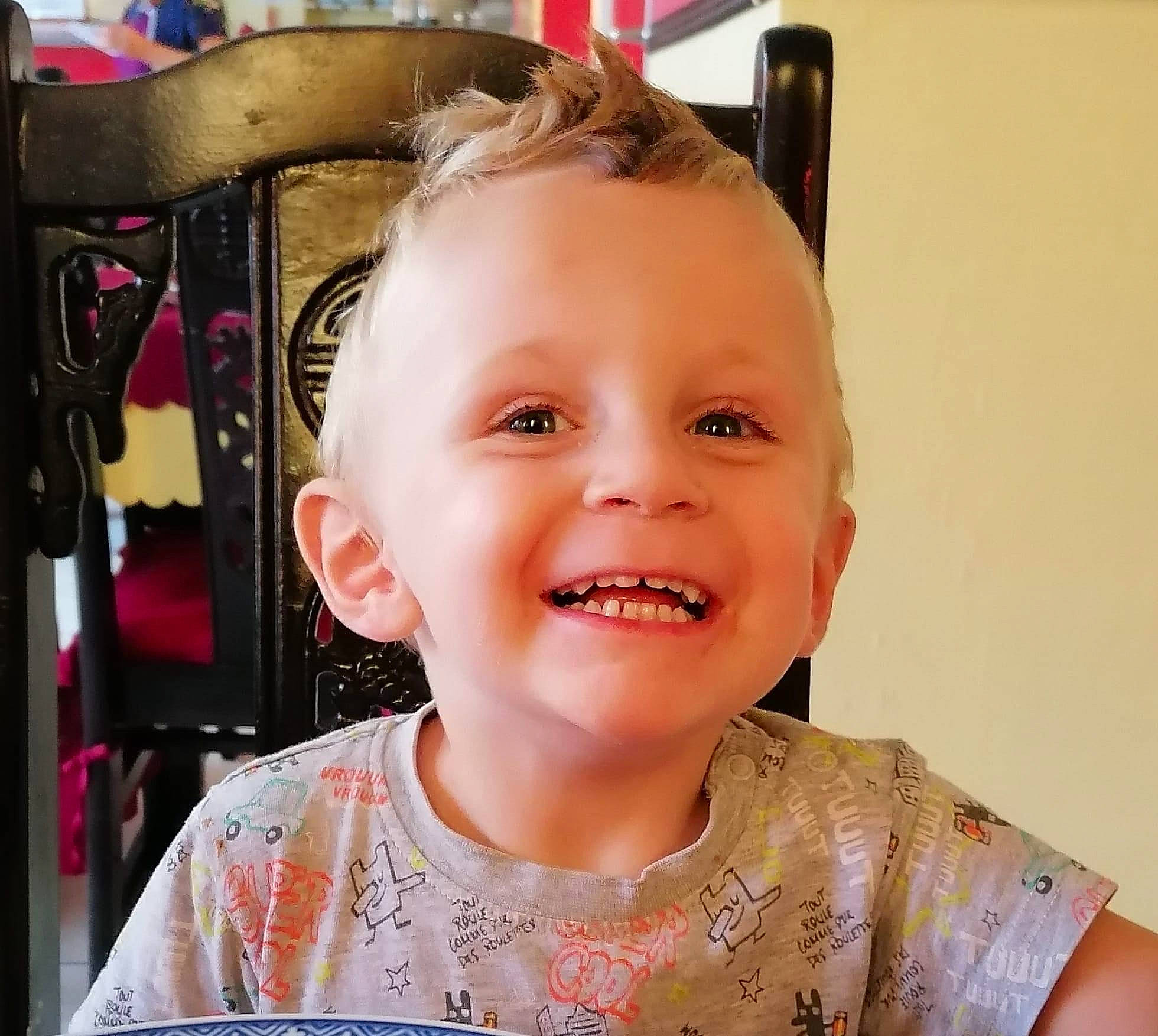 Primiano a rejoint le concours — aidez-le/la à gagner de superbes lots ! cheek, chin, cool, ear, eyebrow, eyelash, facial_expression, forehead, hairstyle, happy, iris, jaw, joy, lip, mouth, nose, person, skin, smile, t_shirt