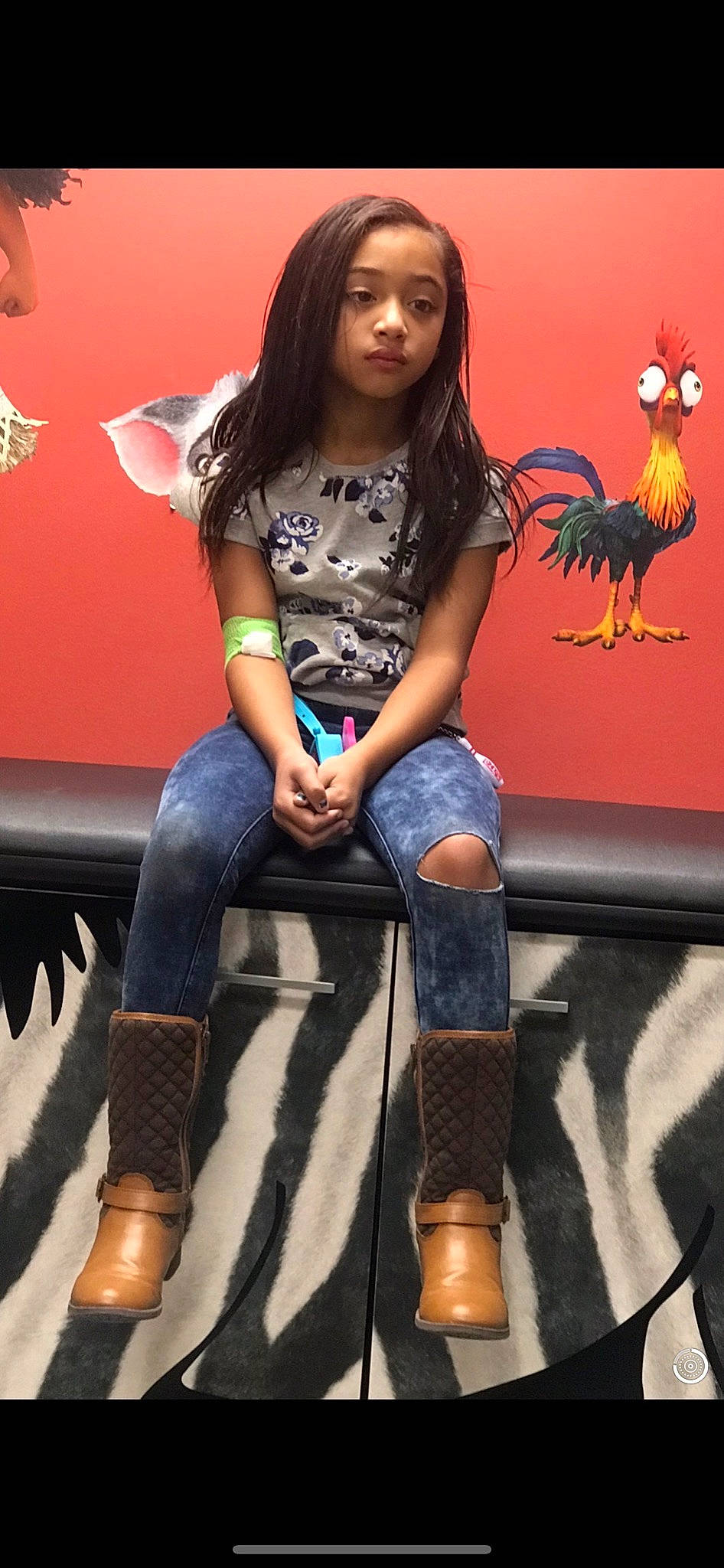 Braycin is registered to the contest to win money with this photo: boot, brown_hair, cowboy_boot, denim, fashion, fashion_accessory, fawn, footwear, human_leg, jeans, joint, knee, leg, leggings, long_hair, person, riding_boot, shoe, sitting, thigh