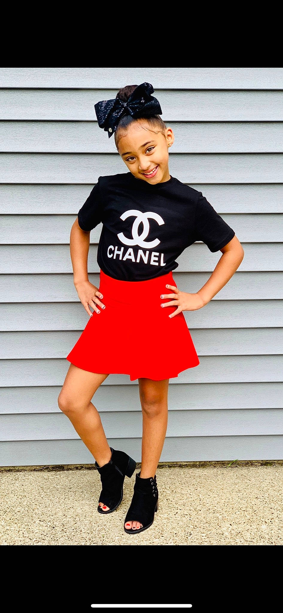 Braycin is registered to the contest to win money with this photo: clothing, crop_top, dress, fashion, footwear, headgear, joy, muscle, neck, person, photo_shoot, photography, red, shoe, shorts, shoulder, sleeve, sportswear, street_fashion, t_shirt