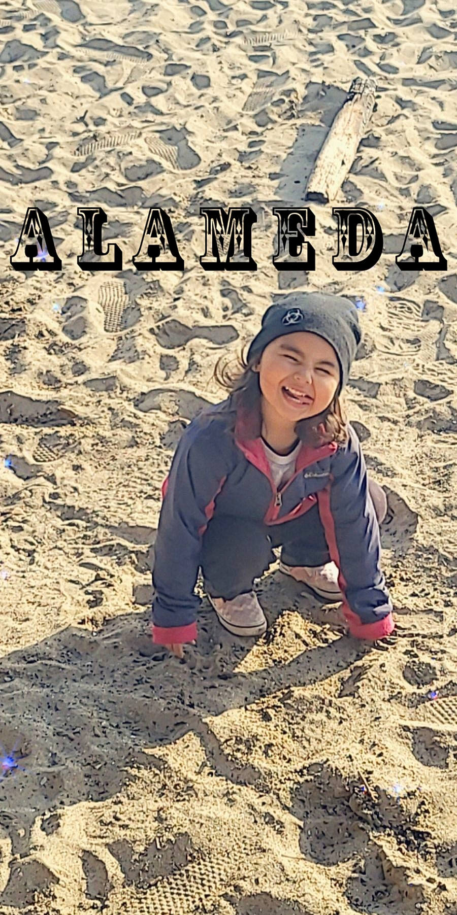 Alicia is registered to the contest to win money with this photo: adventure, font, freezing, fun, geology, happy, headwear, joy, landscape, leisure, mountain, mountaineer, mountainous_landforms, people_in_nature, person, personal_protective_equipment, recreation, sand, smile, soil