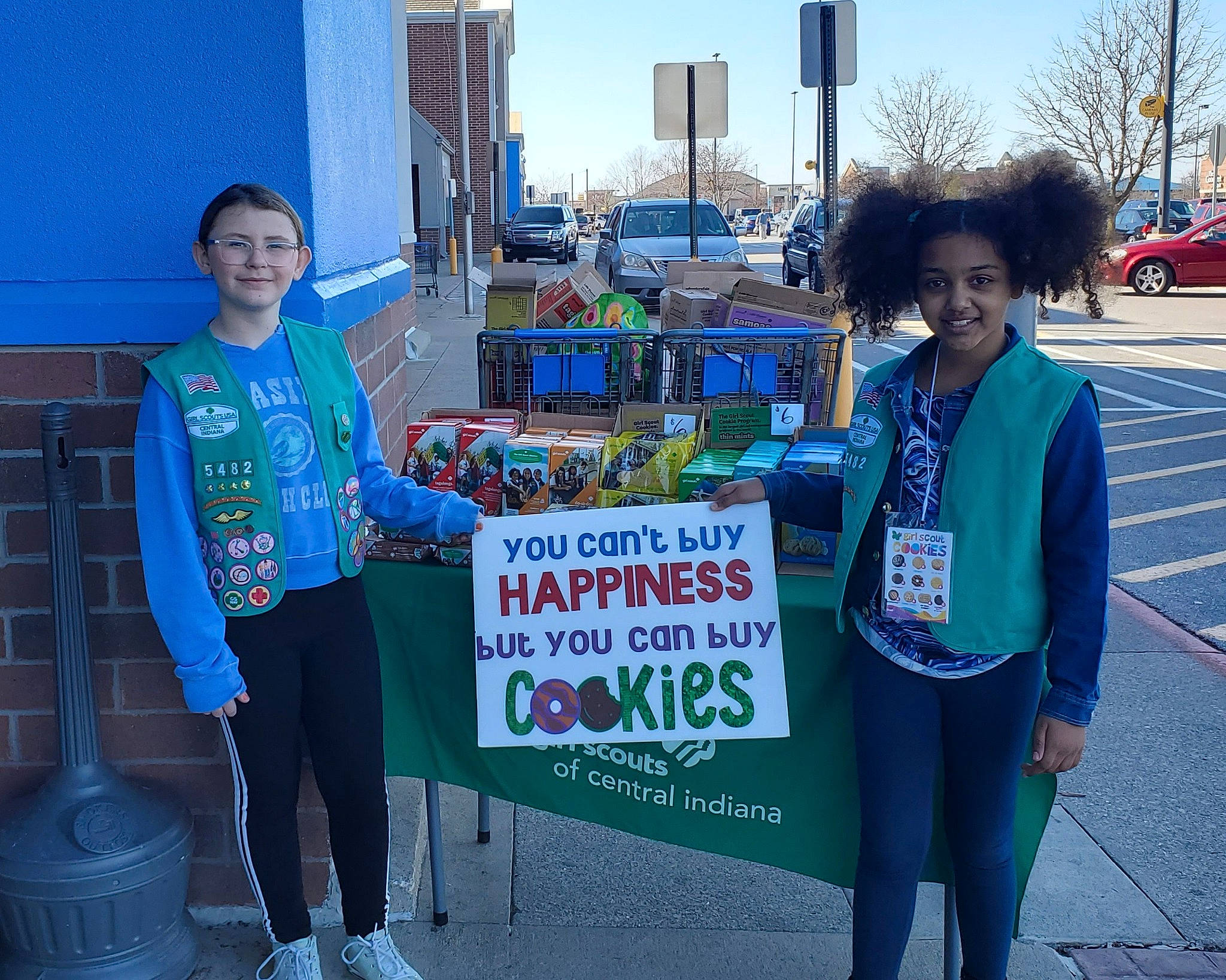 Mackenzie is registered to the contest to win money with this photo: advertising, blue, car, city, community, electric_blue, event, fun, handbag, joy, leisure, pedestrian, person, recreation, sky, sleeve, street, t_shirt, thigh, tourism